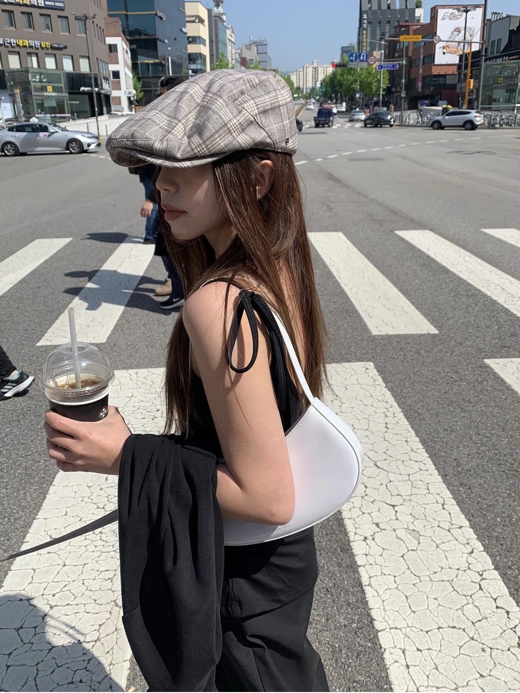Yunse Women Olive Sleeveless Top Black 착용 스타일 - 8