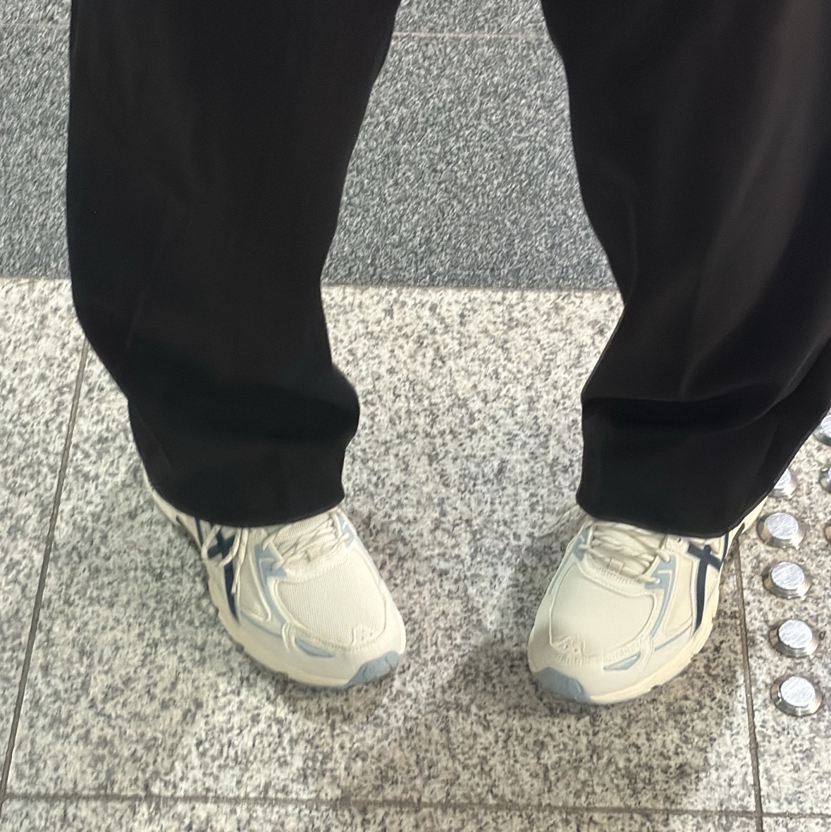 Asics Gel-Venture 6 SPS Birch French Blue 착용 스타일