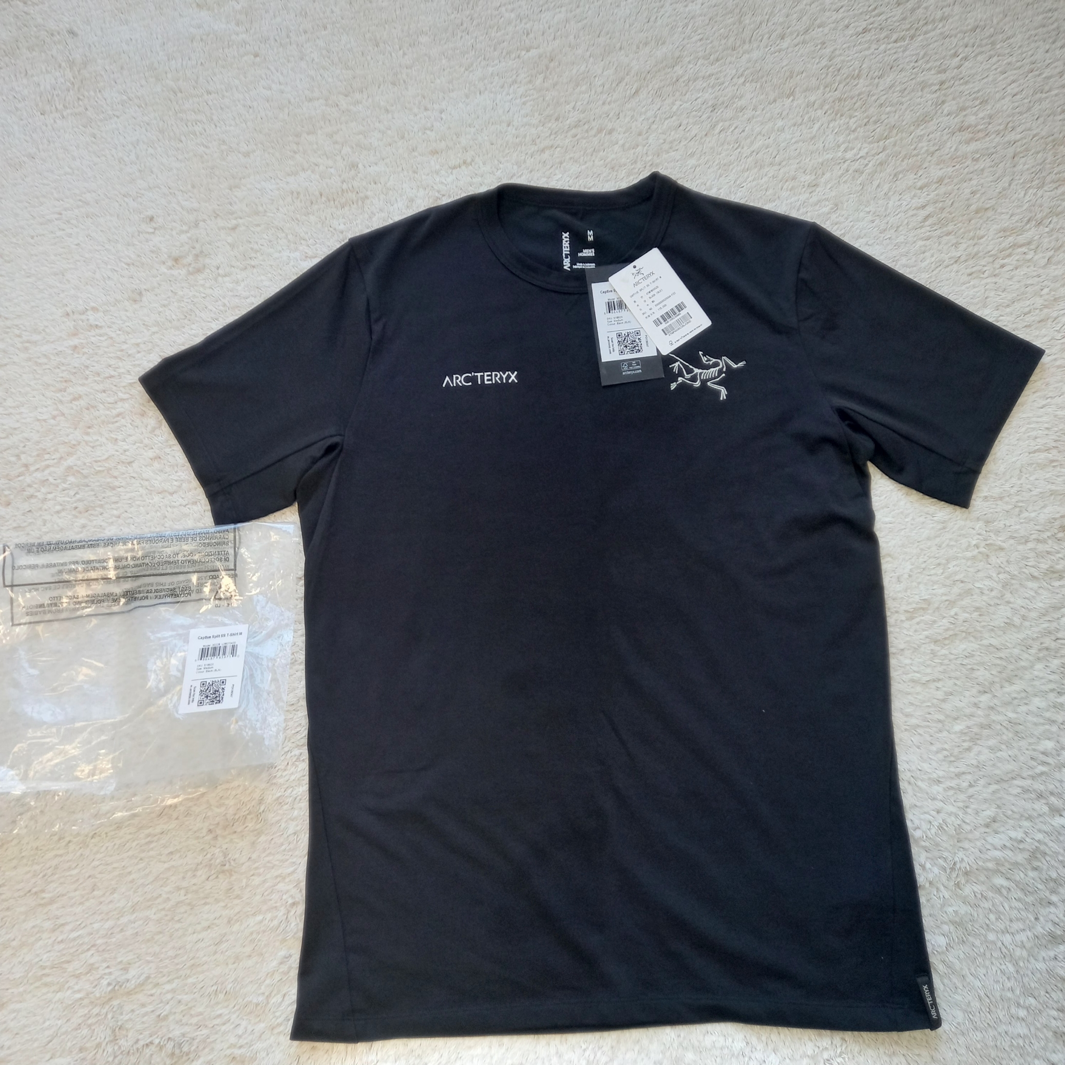 Arc'teryx Captive Split T-Shirt Black, Arc'teryx Captive Split T-Shirt Forage 착용 스타일 - 1