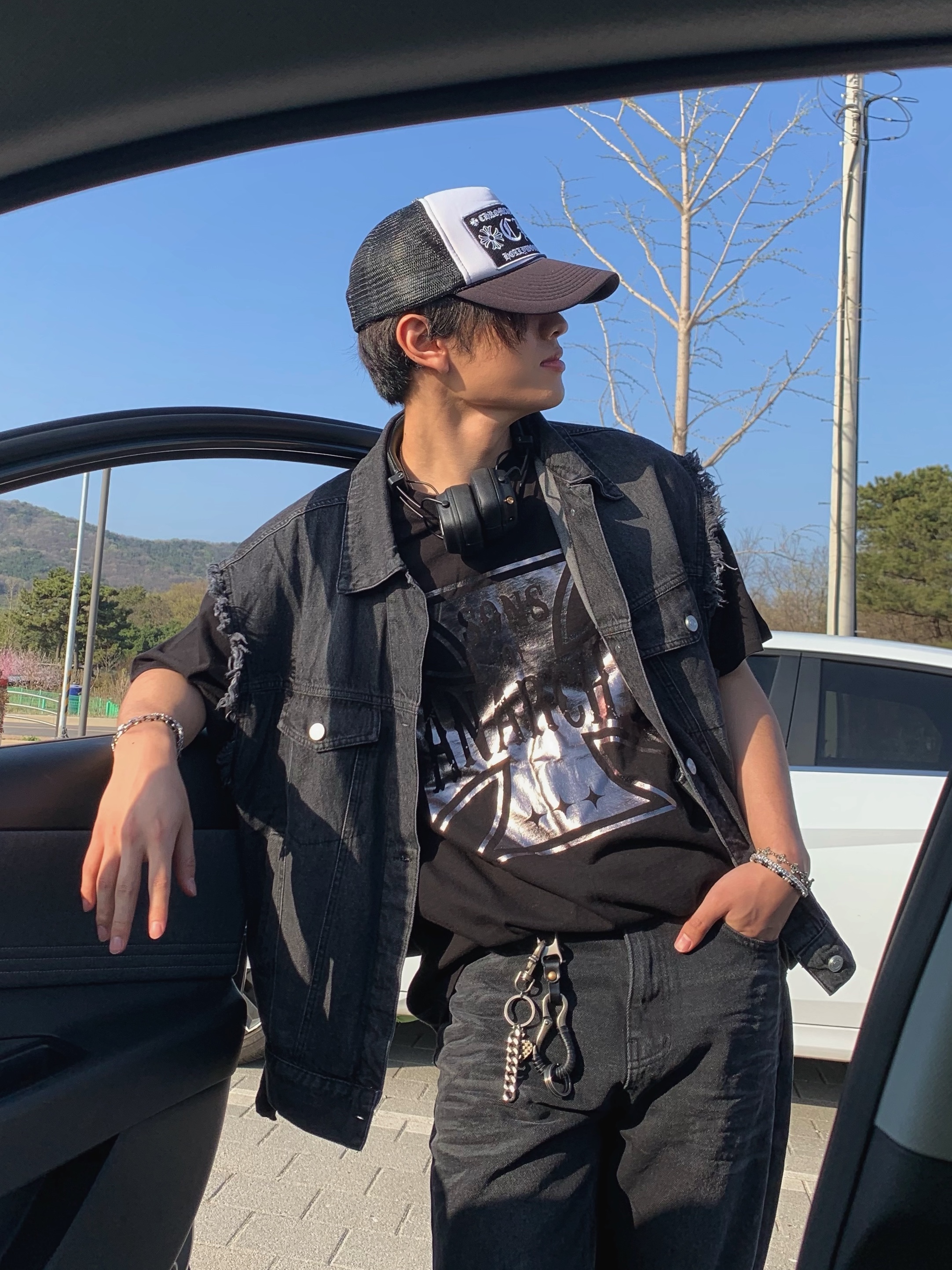 Vans Vault x CDG OG Authentic LX White Black, Chrome Hearts CH Hollywood Trucker Hat Black White 착용 스타일 - 4