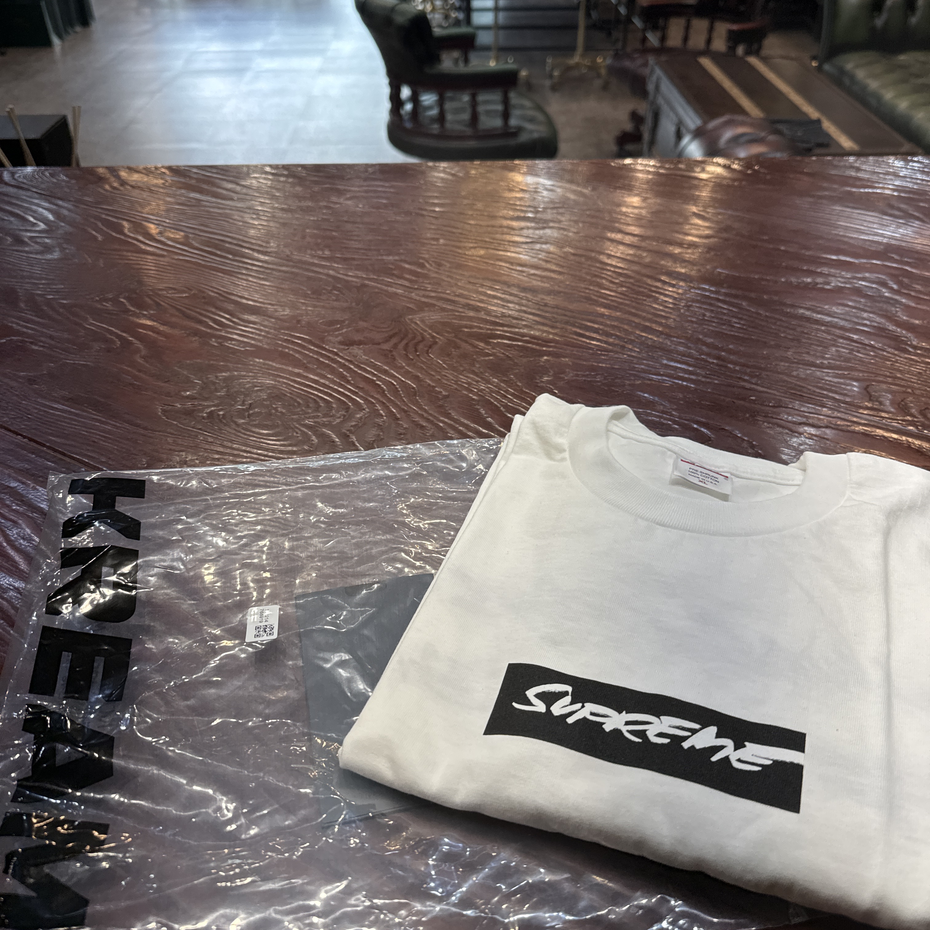 Supreme Box Logo T-Shirt White - 23FW 착용 스타일