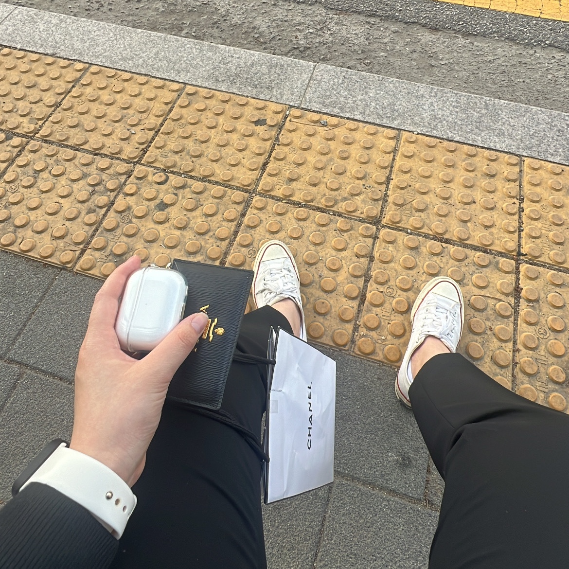 Apple Watch Series 8 41mm GPS Midnight Aluminium Case with Sport Band Midnight (Korean Ver.), Converse Chuck 70 Ox White - Standard 착용 스타일