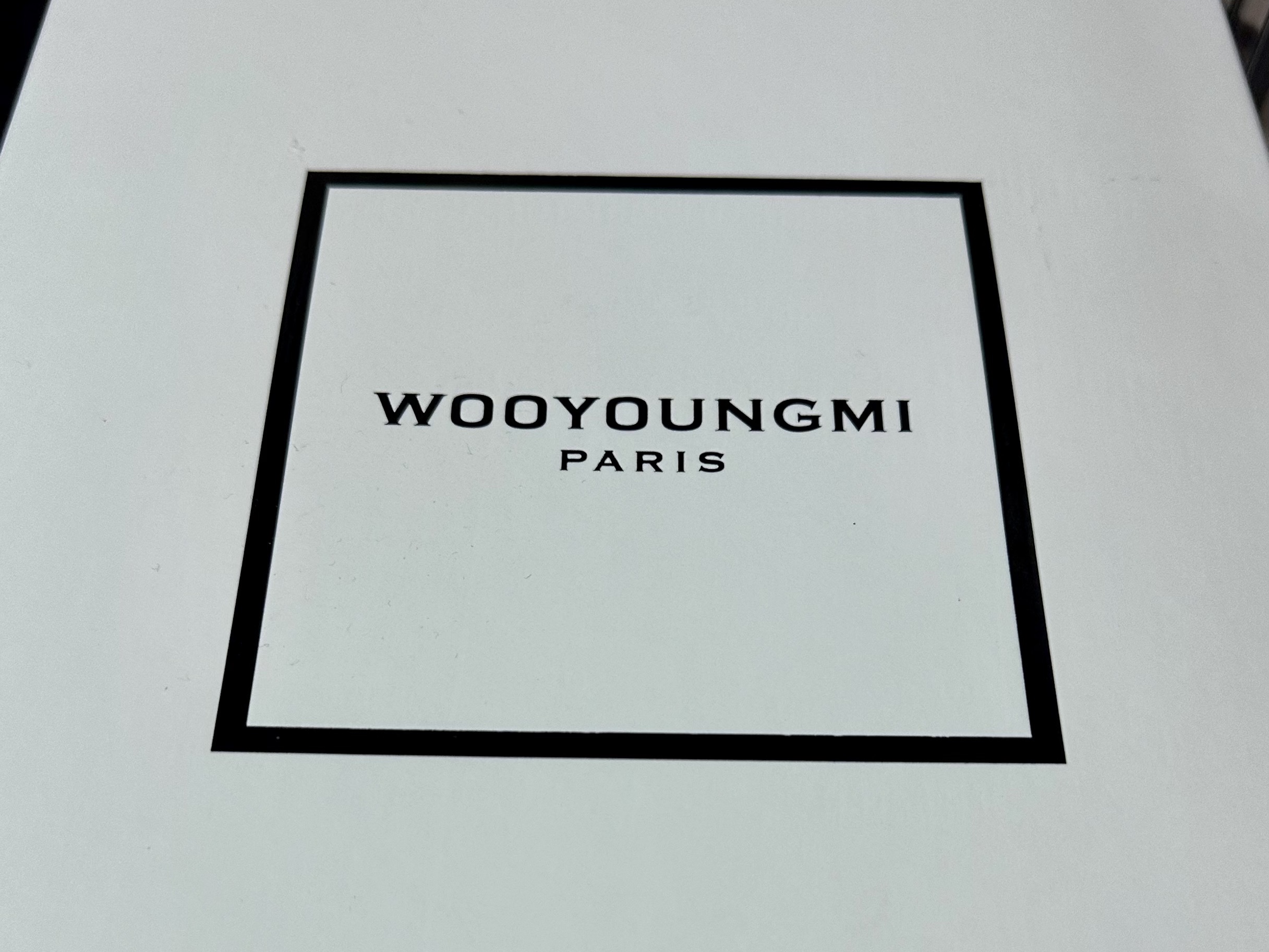 Wooyoungmi Square Mini Bag Black 착용 스타일 - 3