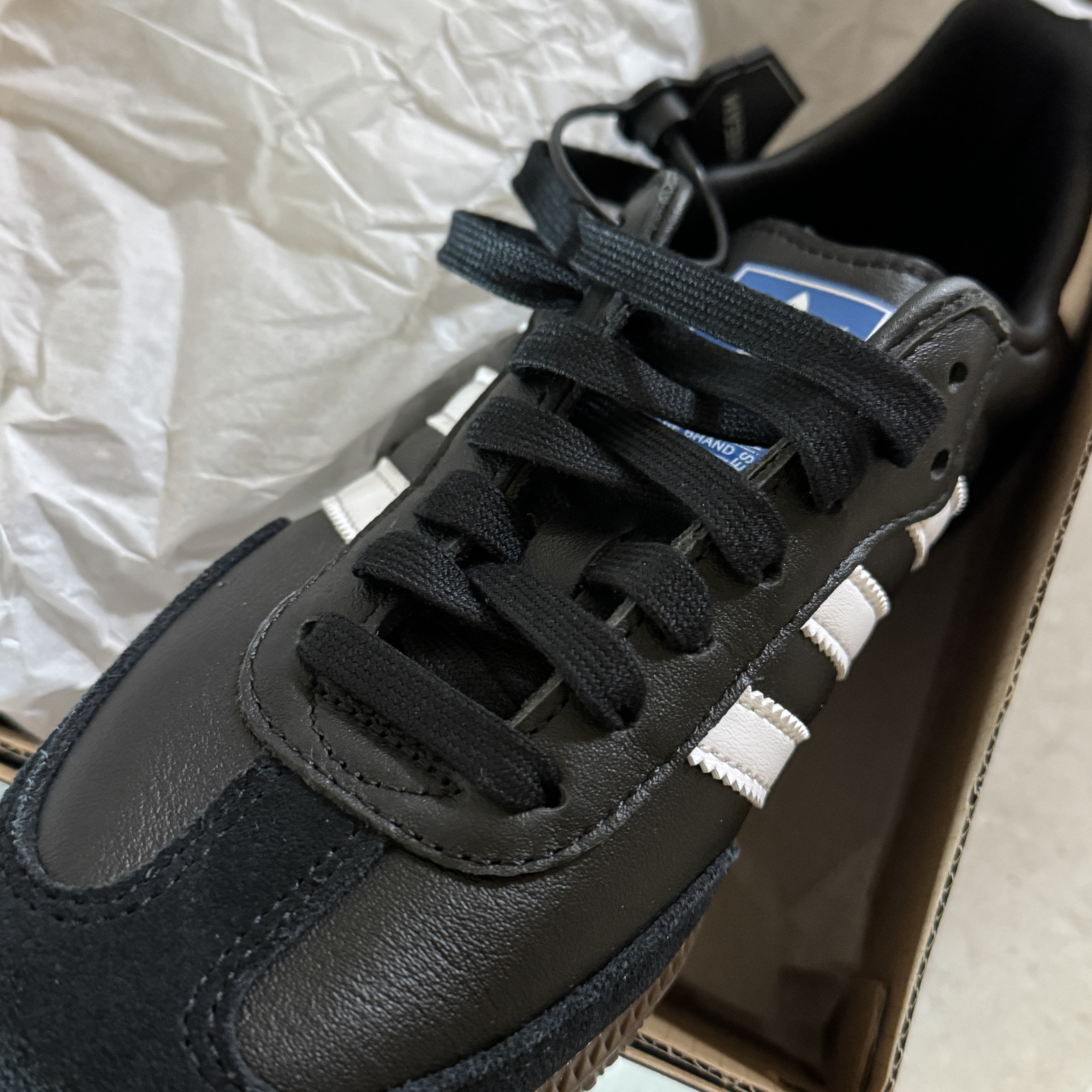 (W) Adidas Spezial Handball Wonder White Core Black 착용 스타일