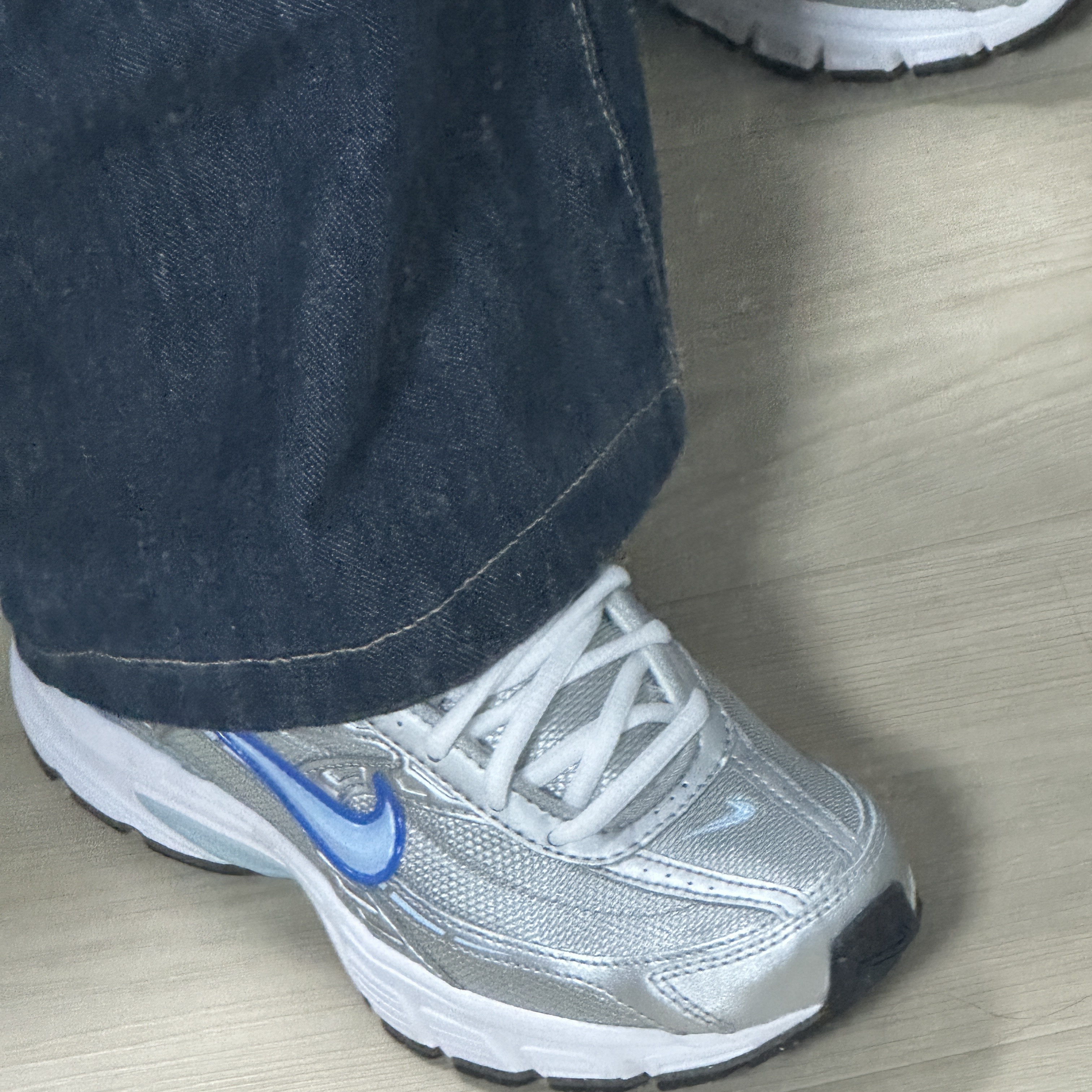 (W) Nike Initiator Metallic Silver Ice Blue 착용 스타일