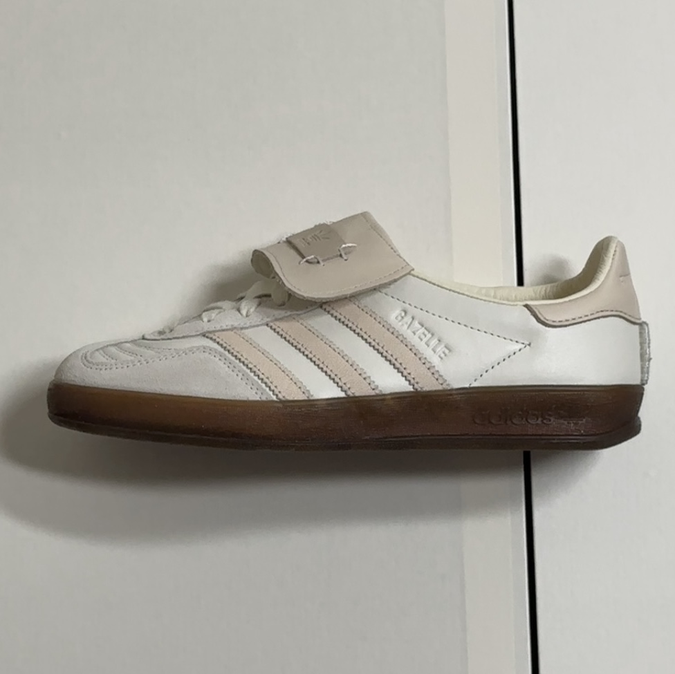 Adidas x Foot Industry Gazelle Indoor Off White Sand Strata 착용 스타일 - 2