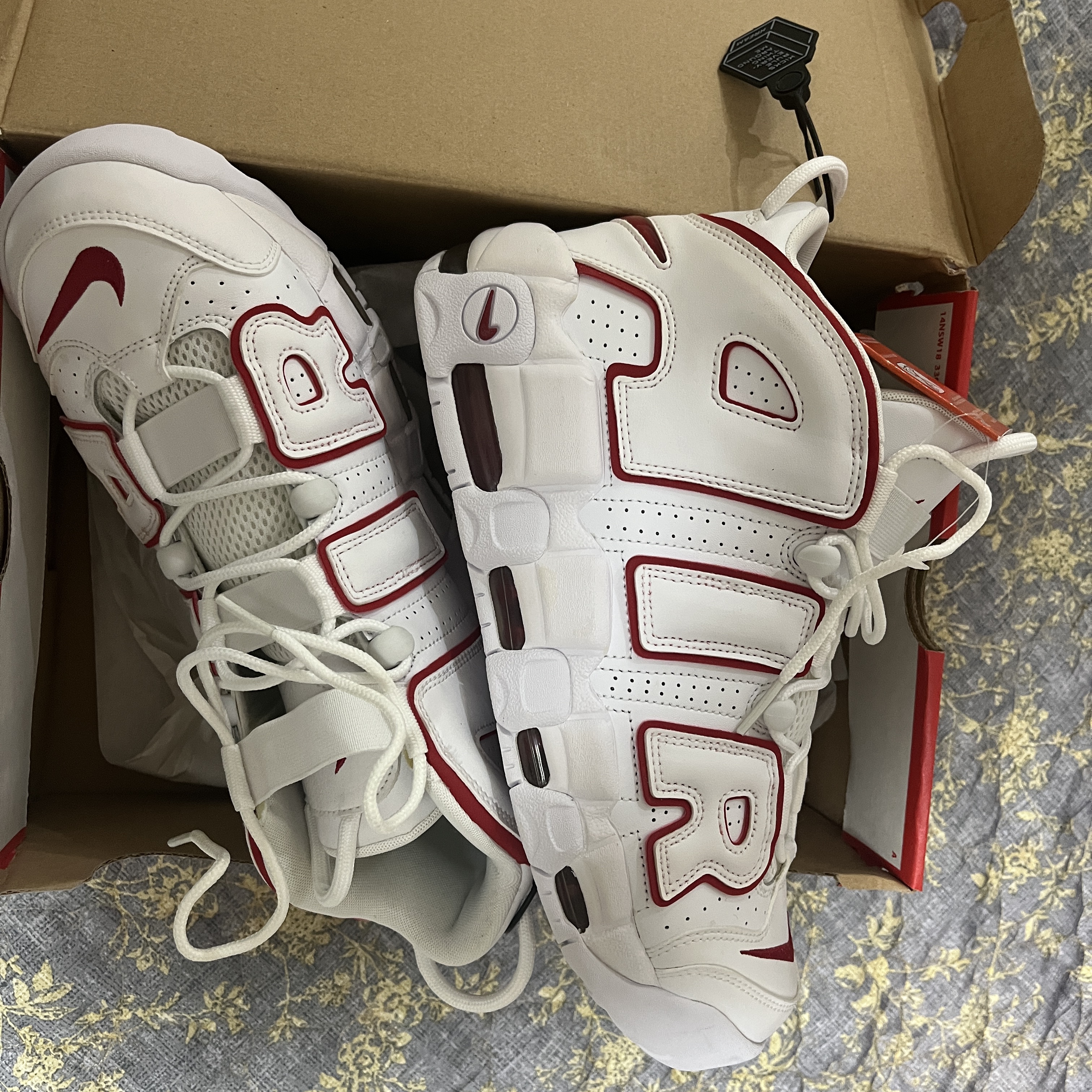 Nike Air More Uptempo White Varsity Red 2018 착용 스타일