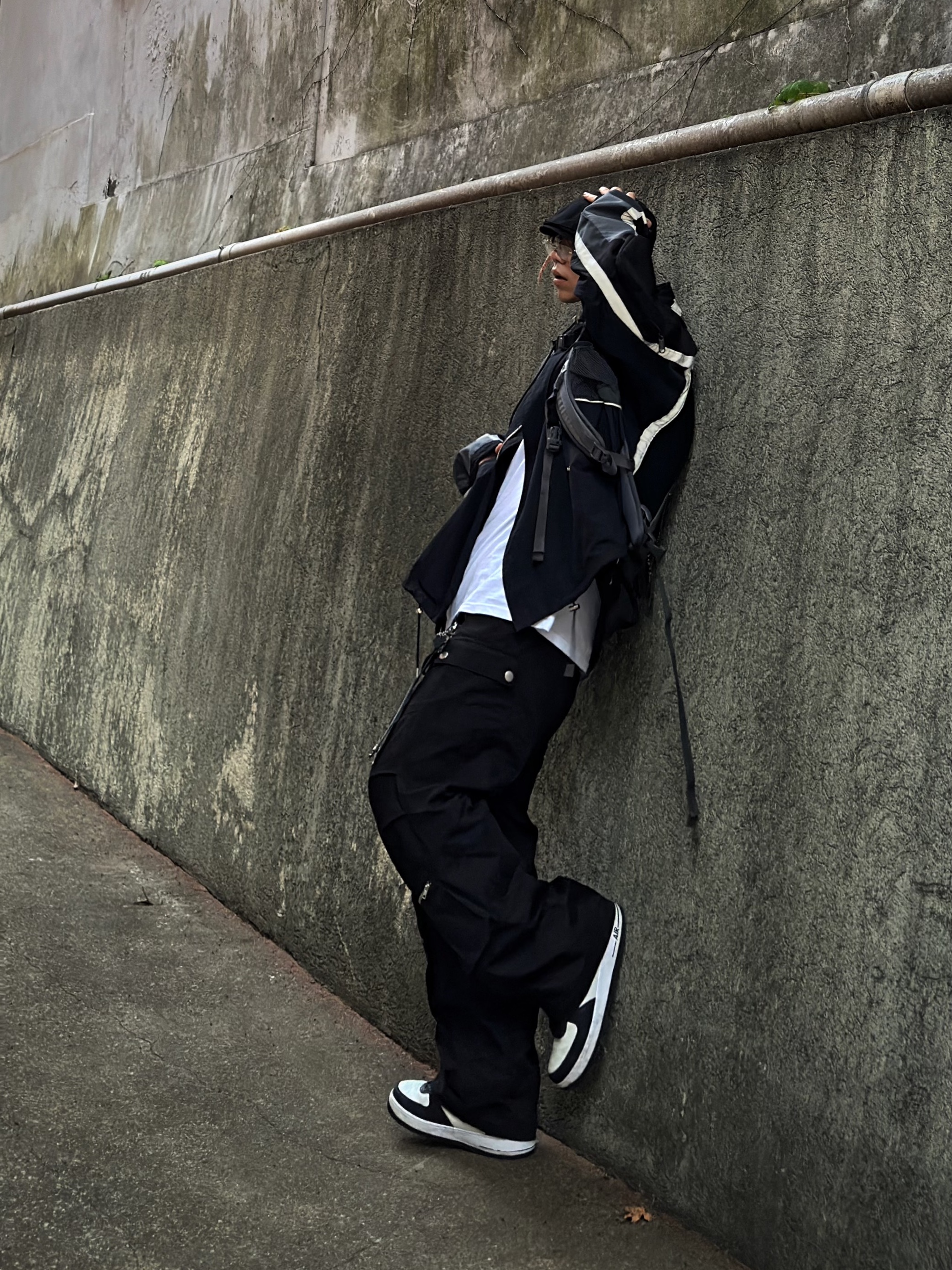 Nike x Stussy Air Force 1 '07 Mid SP Black and Light Bone 착용 스타일 - 3