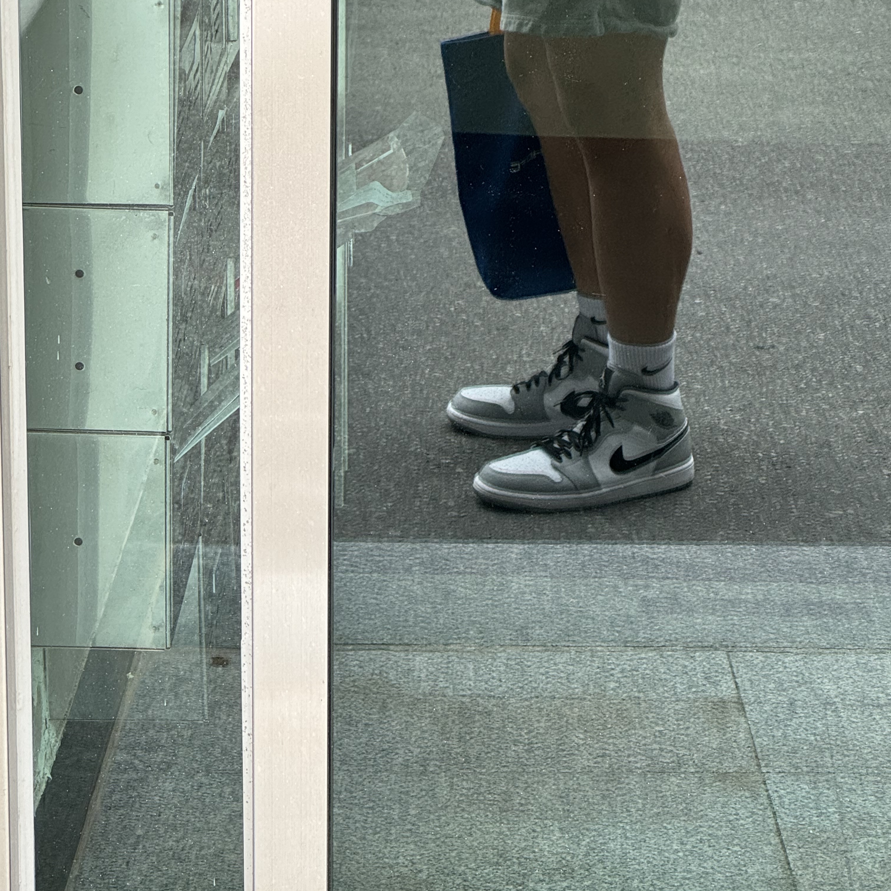 Jordan 1 Mid Light Smoke Grey 착용 스타일