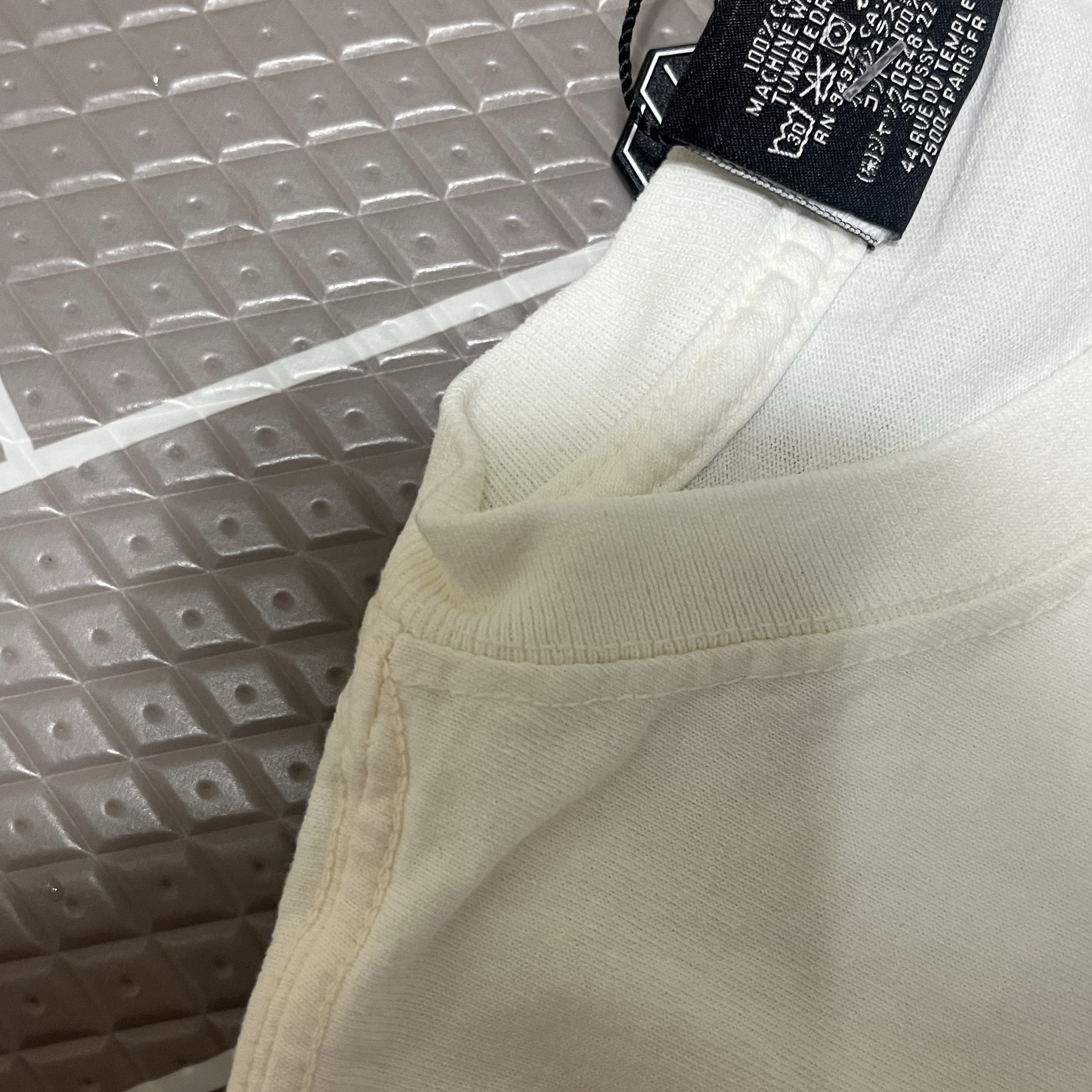 Stussy 8 Ball Pigment Dyed T-Shirt Natural 착용 스타일