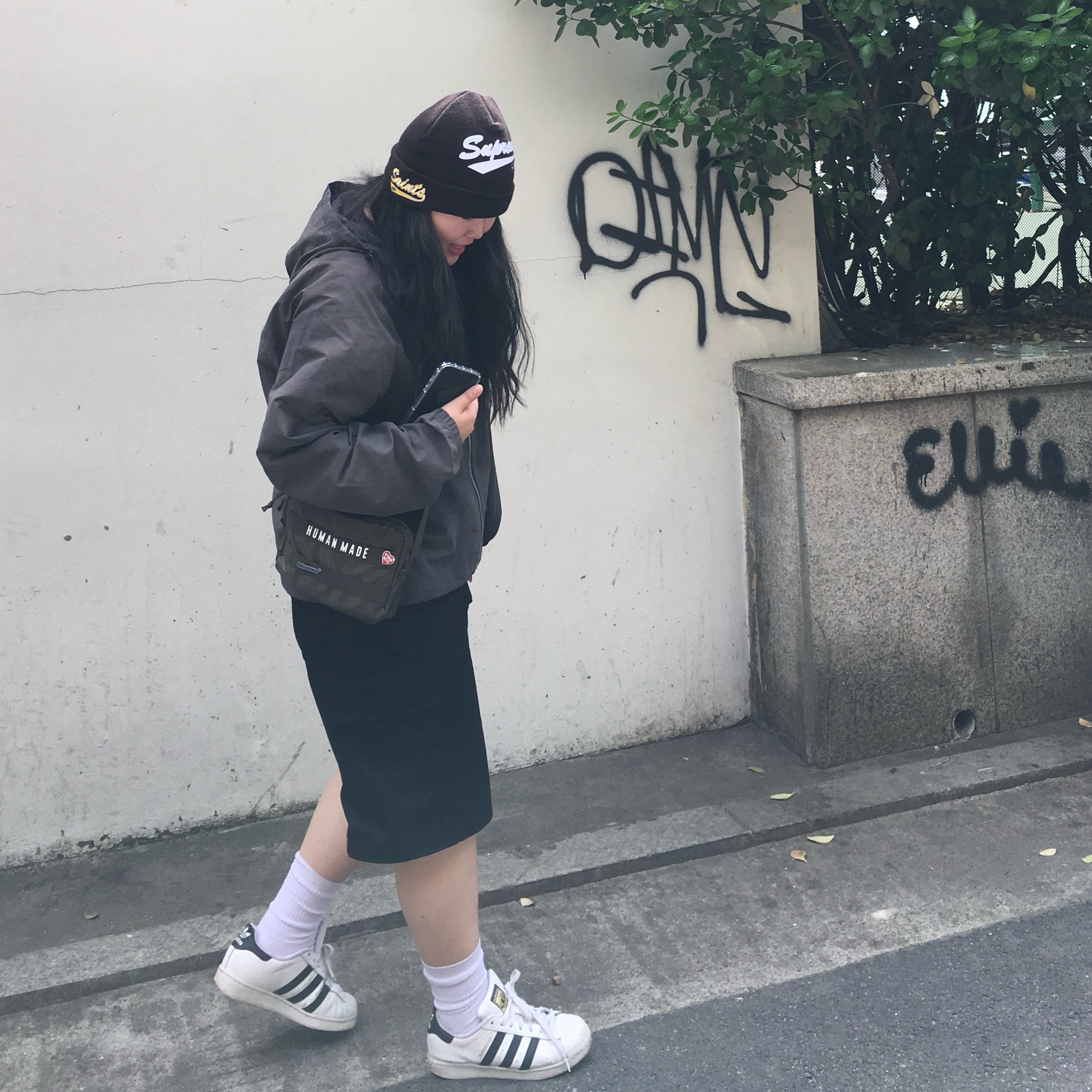 Stussy 8 Ball Keychain Black, Supreme x New Era Salvation Beanie Black - 24SS 착용 스타일 - 2