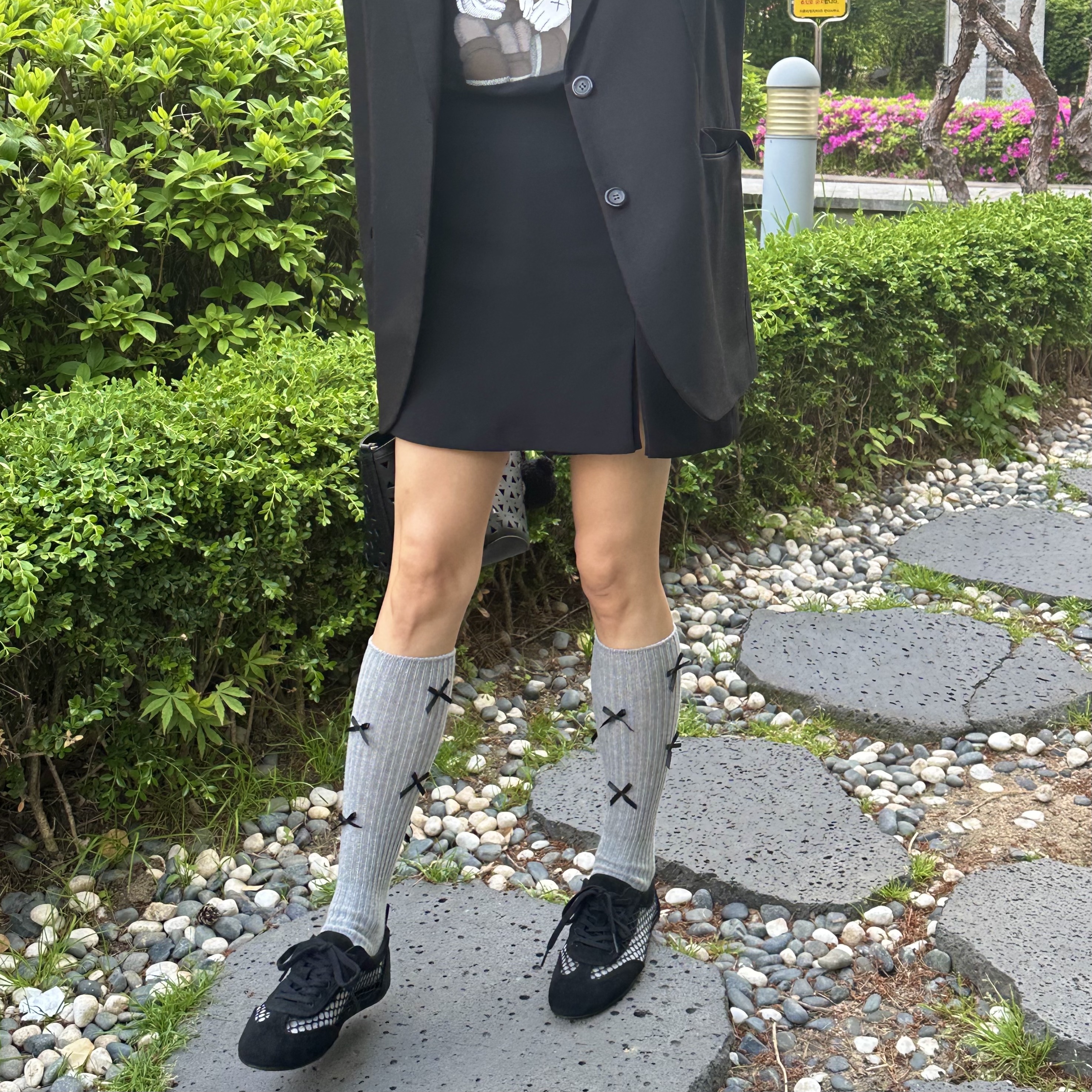 Gentle Monster x Maison Margiela MM113 Tortoiseshell Clear, Uniqlo UT x Kaws Short Sleeve Graphic T-Shirt Black 착용 스타일 - 2
