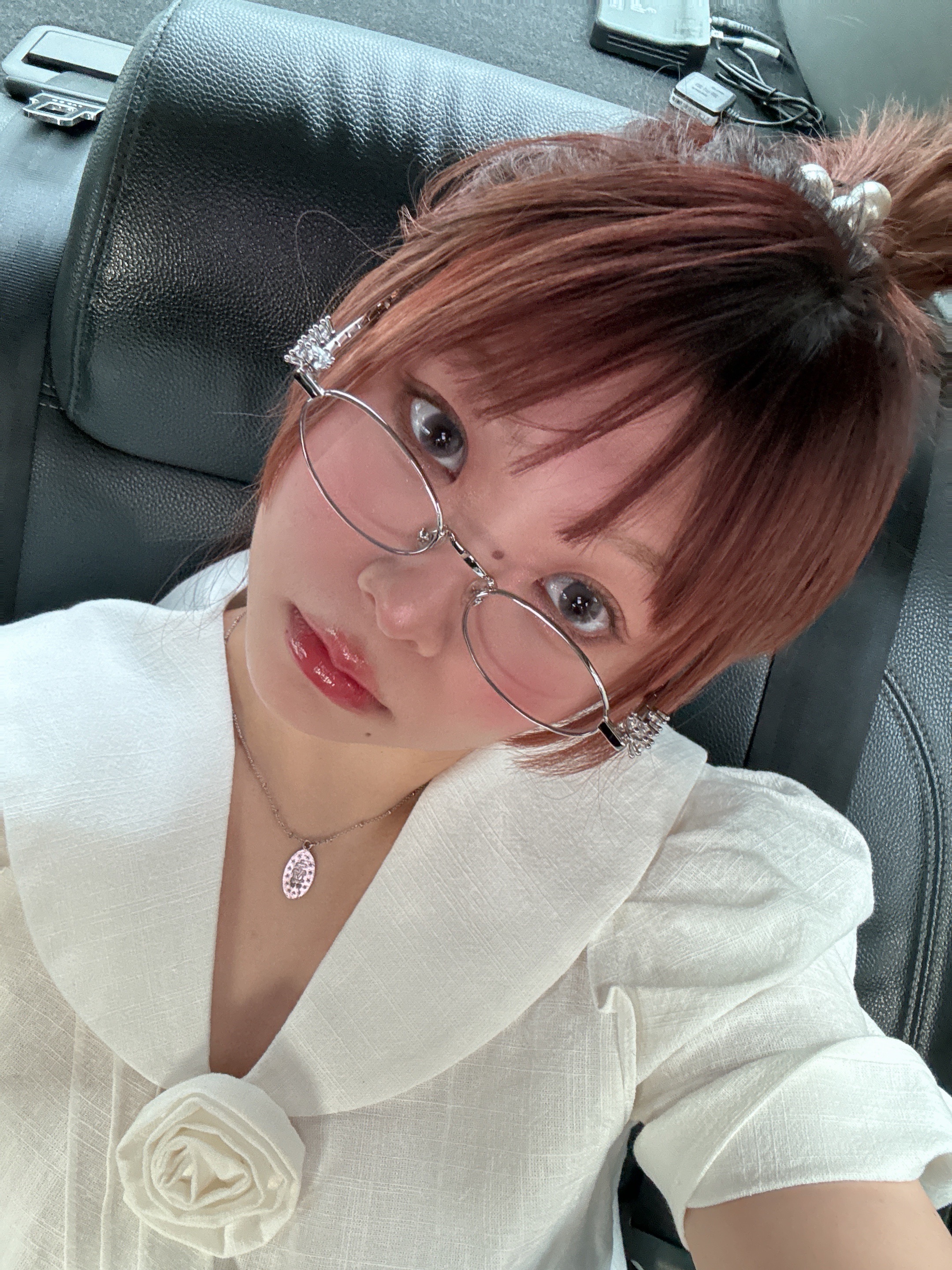 Gentle Monster x D'heygere Pierced 02 Silver, Dior Rouge Blush 212 Tutu 착용 스타일 - 2