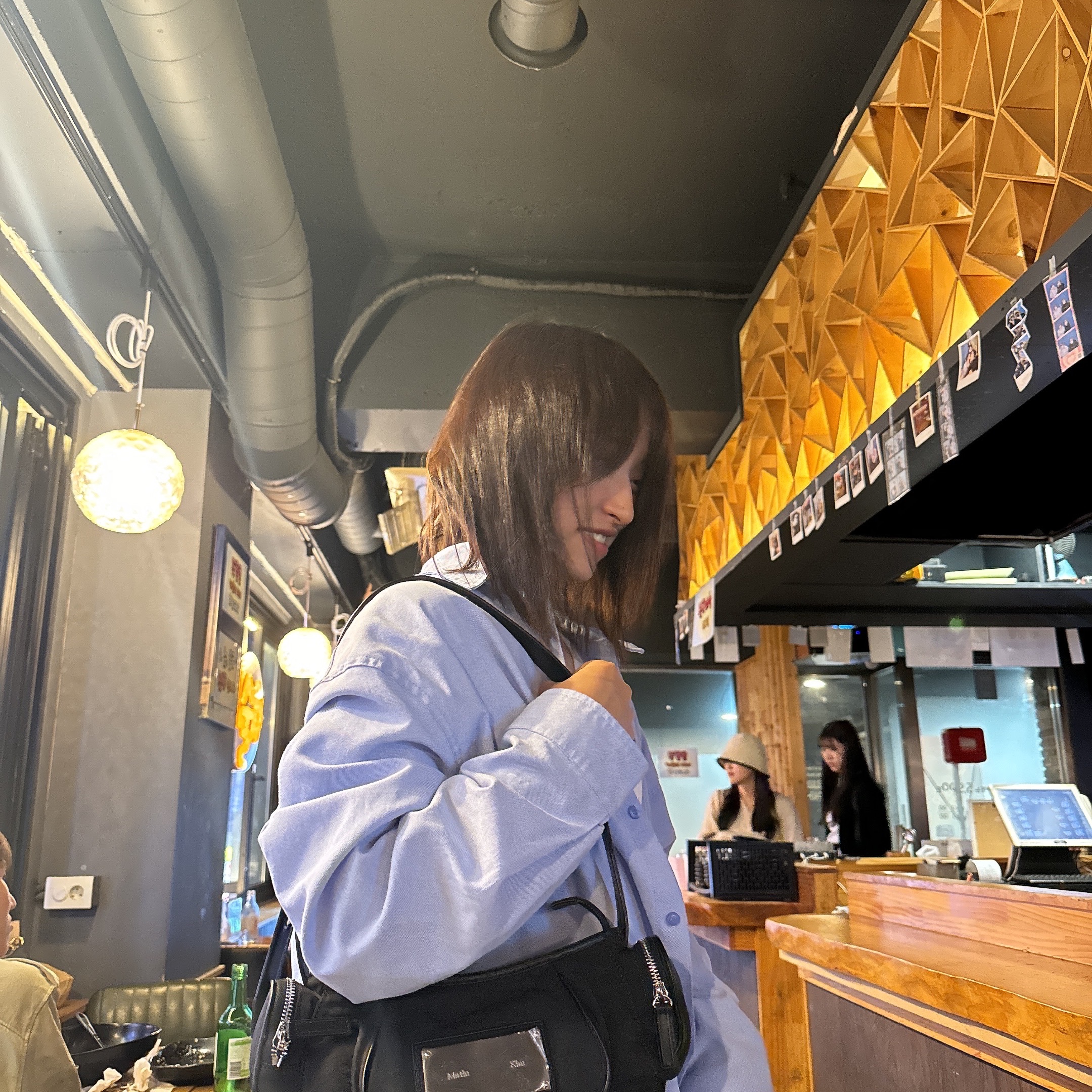 Matin Kim Madeleine Round Bag Black 착용 스타일