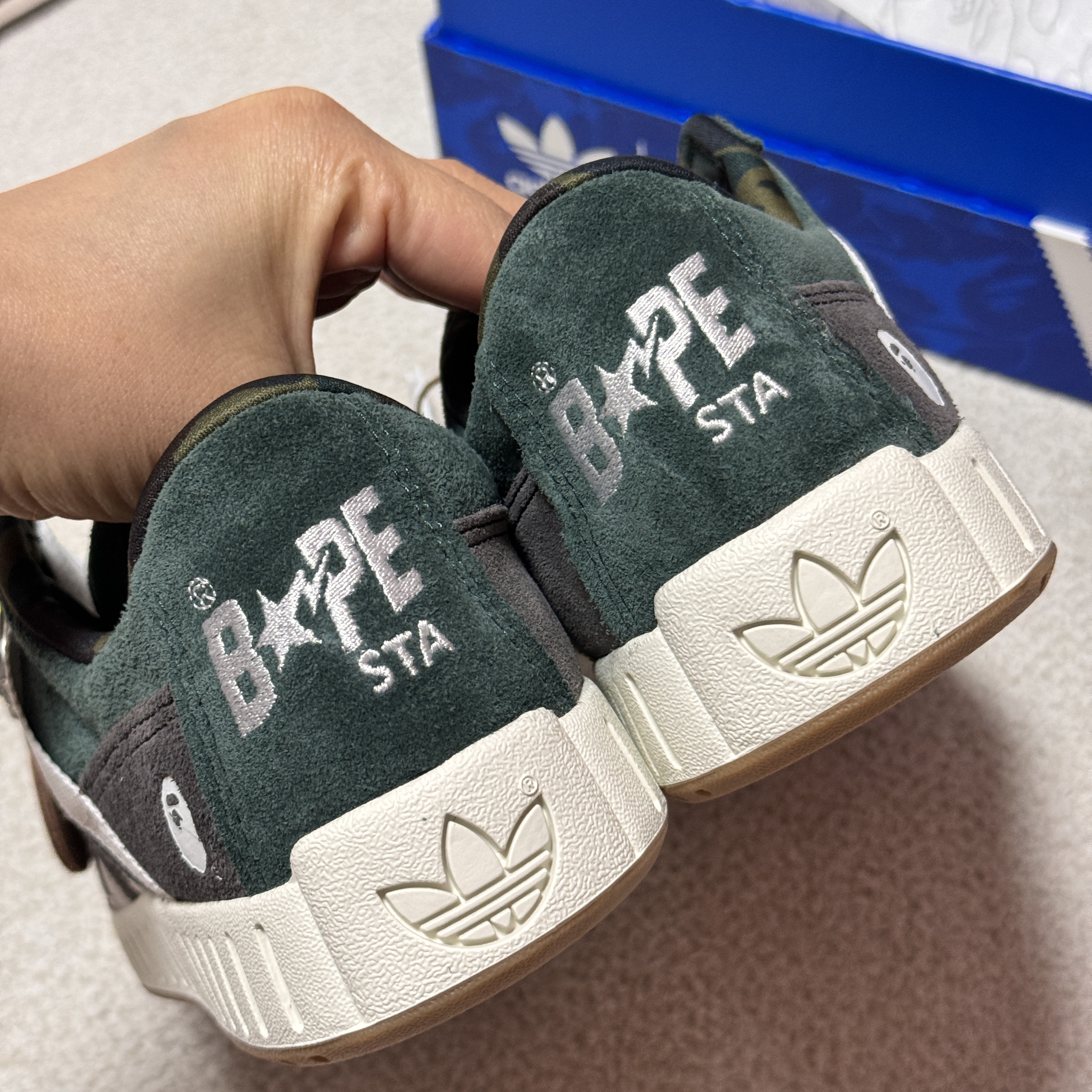 Adidas x BAPE Lawsuit Shadow Green Cloud White 착용 스타일 - 4