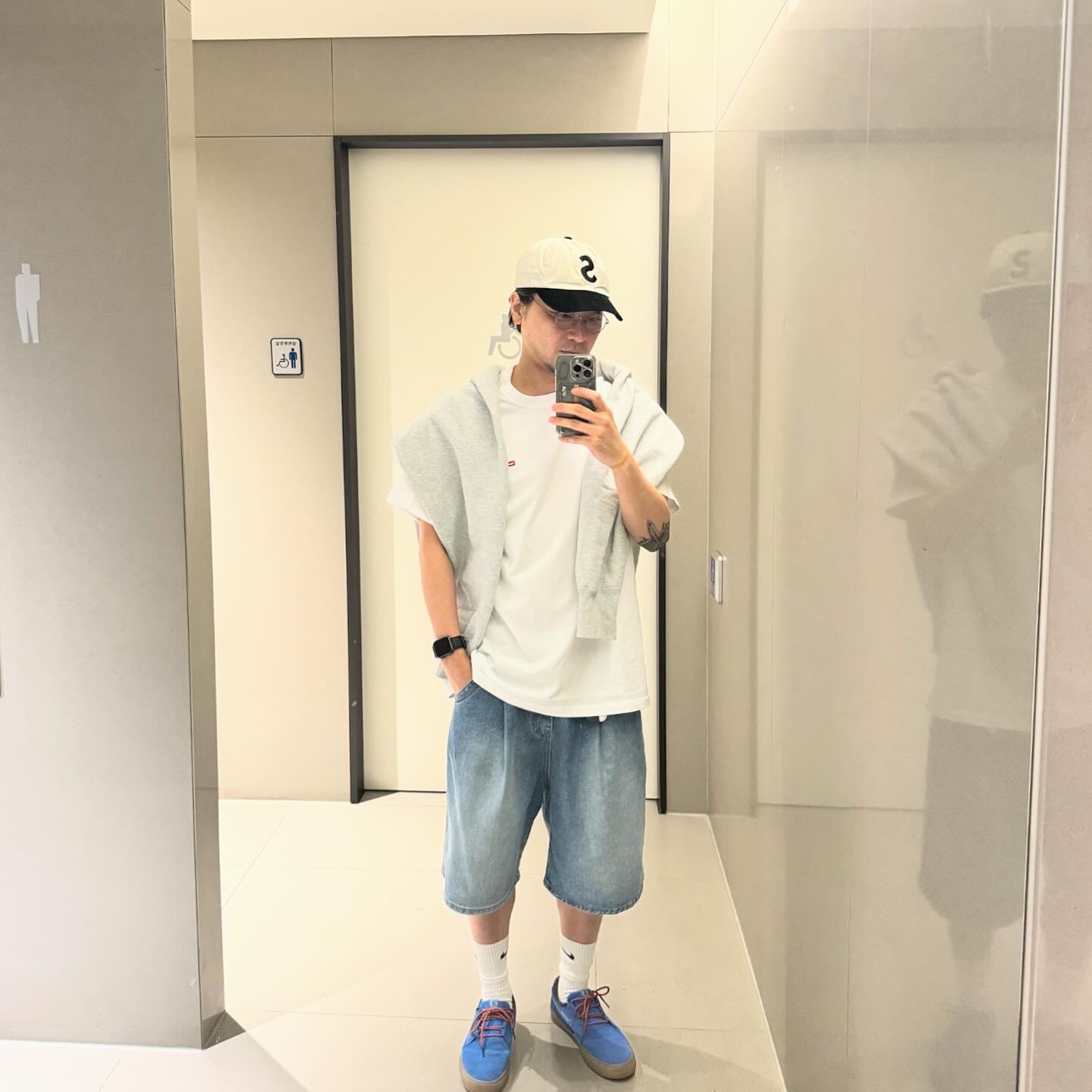 Supreme 2-Tone S Logo 6-Panel Stone - 24SS, Supreme Small Box T-Shirt White - 24SS 착용 스타일