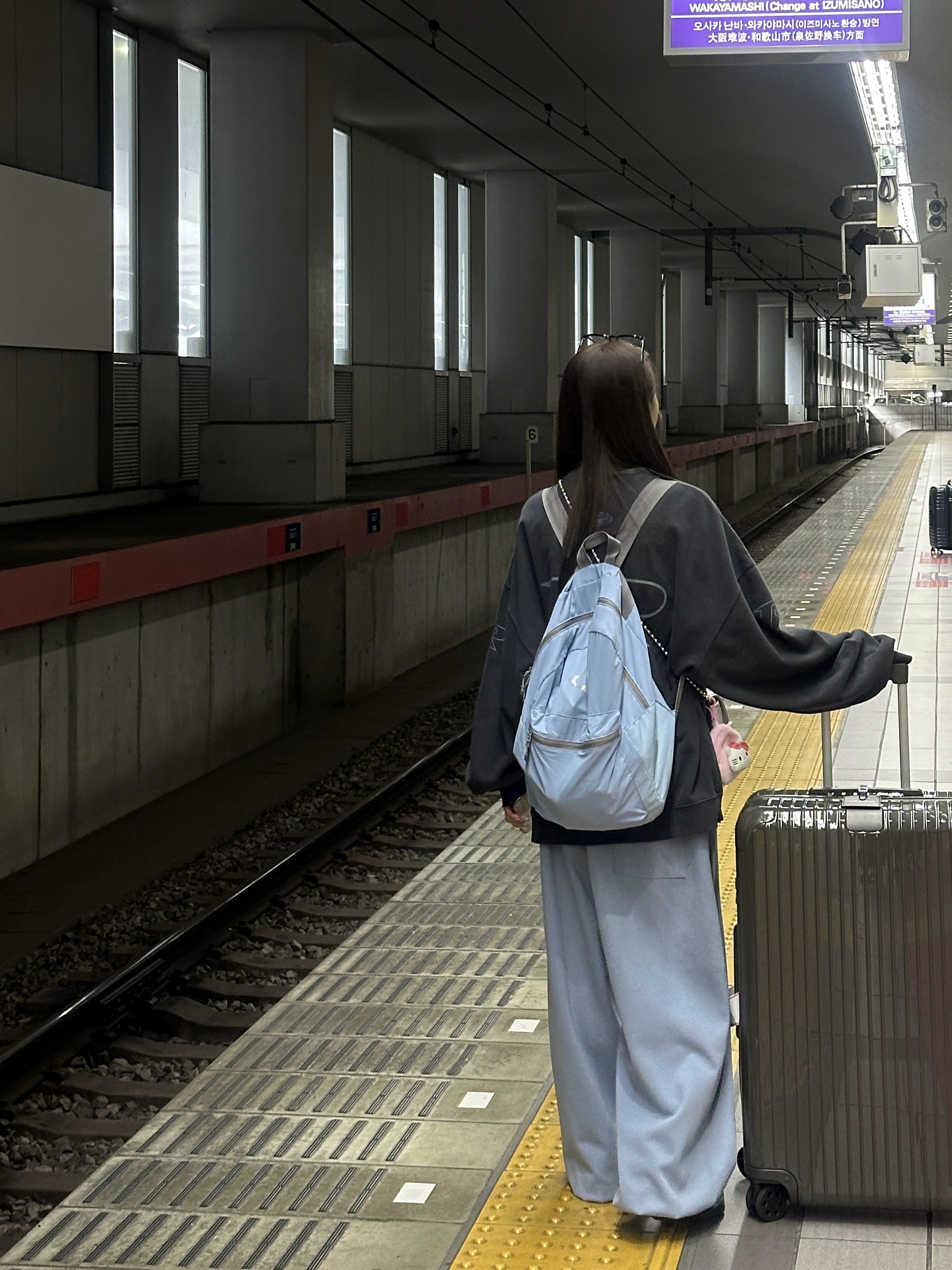 Mischief Rhombus Light Weight Backpack Greyish Blue - The Hyundai Seoul Exclusive, Asics Gel-Quantum Kinetic Mid Grey Pure Silver 착용 스타일 - 3