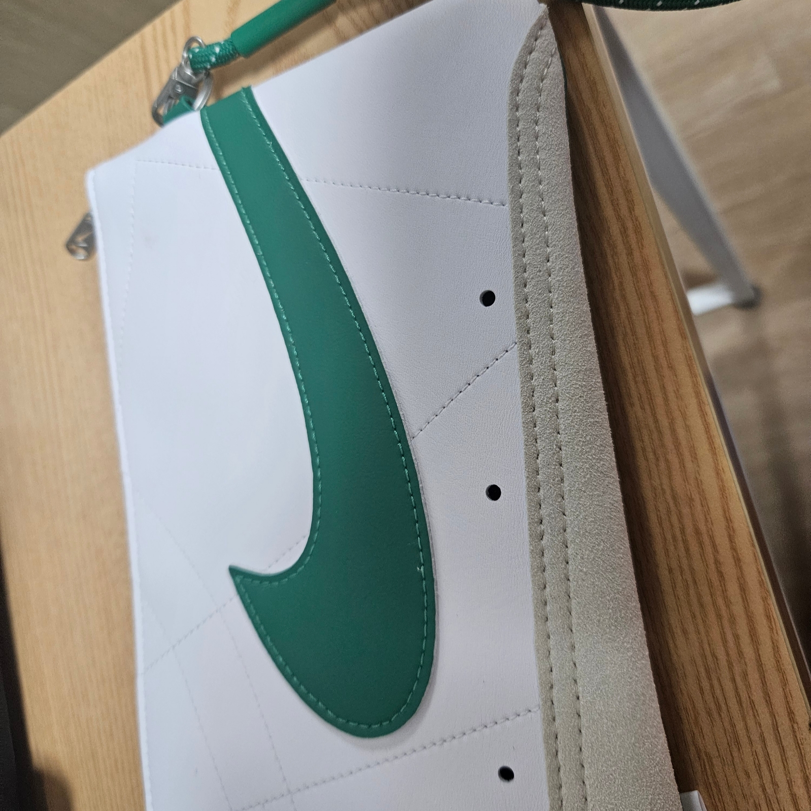 Nike Icon Blazer Wristlet Blazer White Green 착용 스타일 - 1
