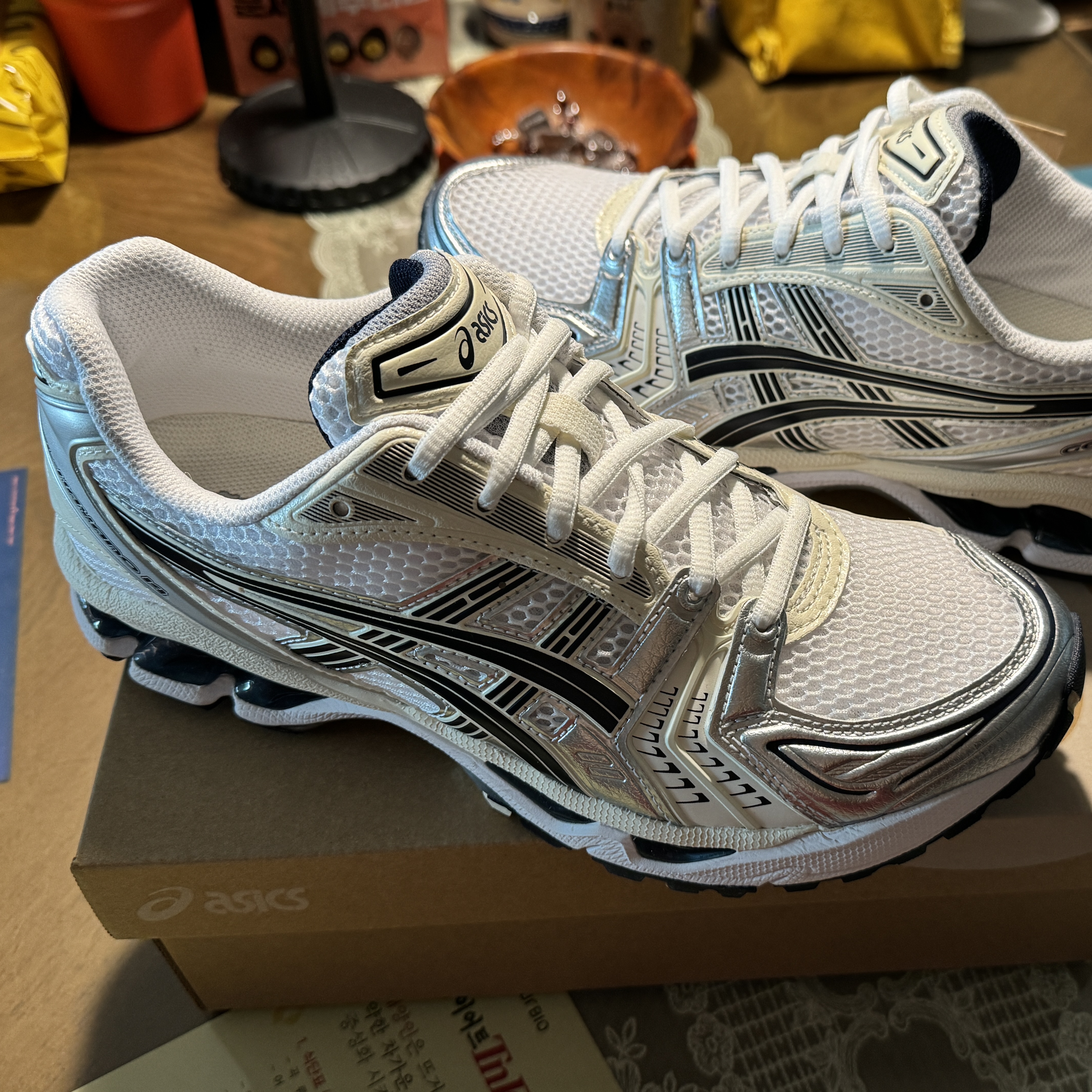 (W) Asics Gel-Kayano 14 White Midnight 착용 스타일 - 1