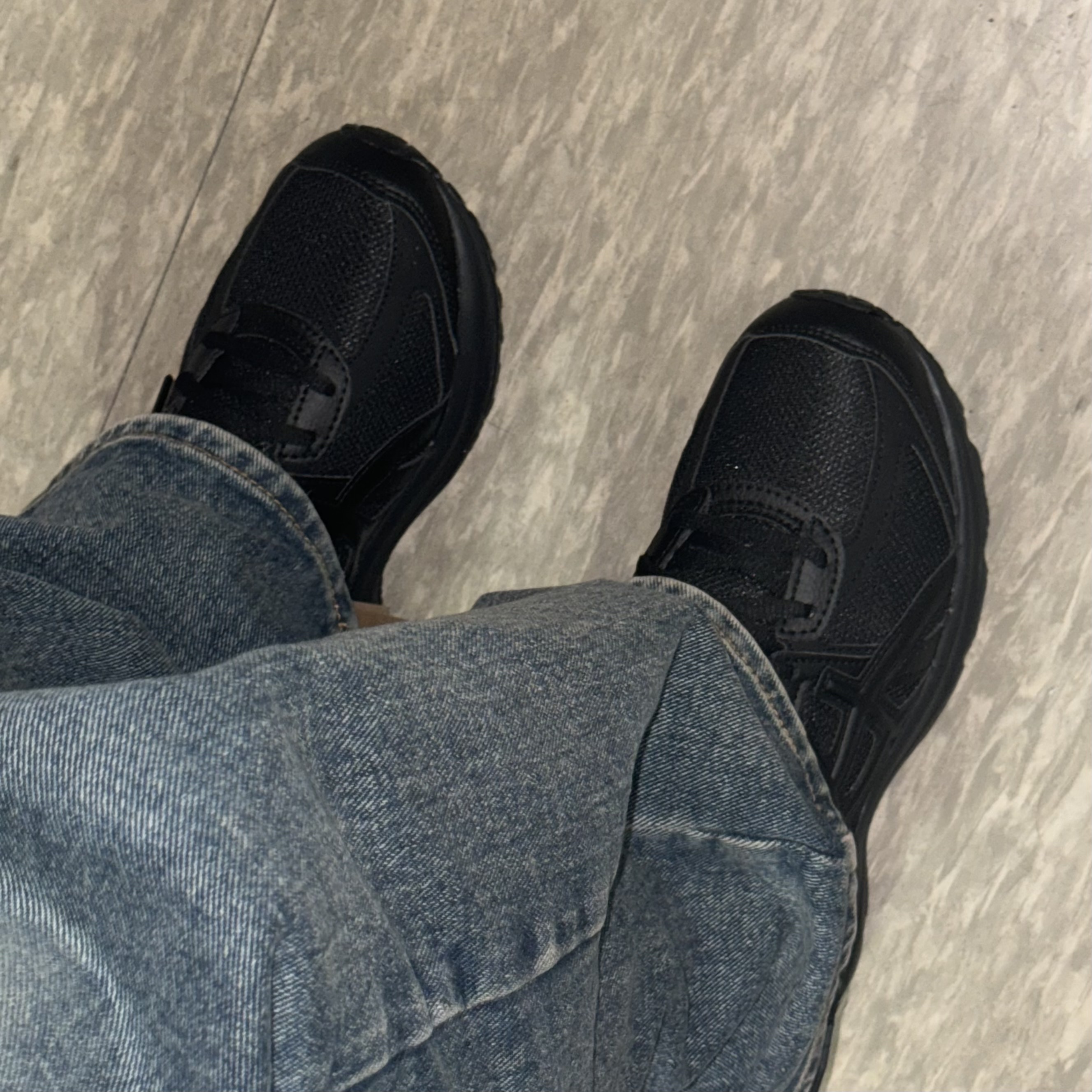 Asics Jog 100 S Black - 2E Wide 착용 스타일