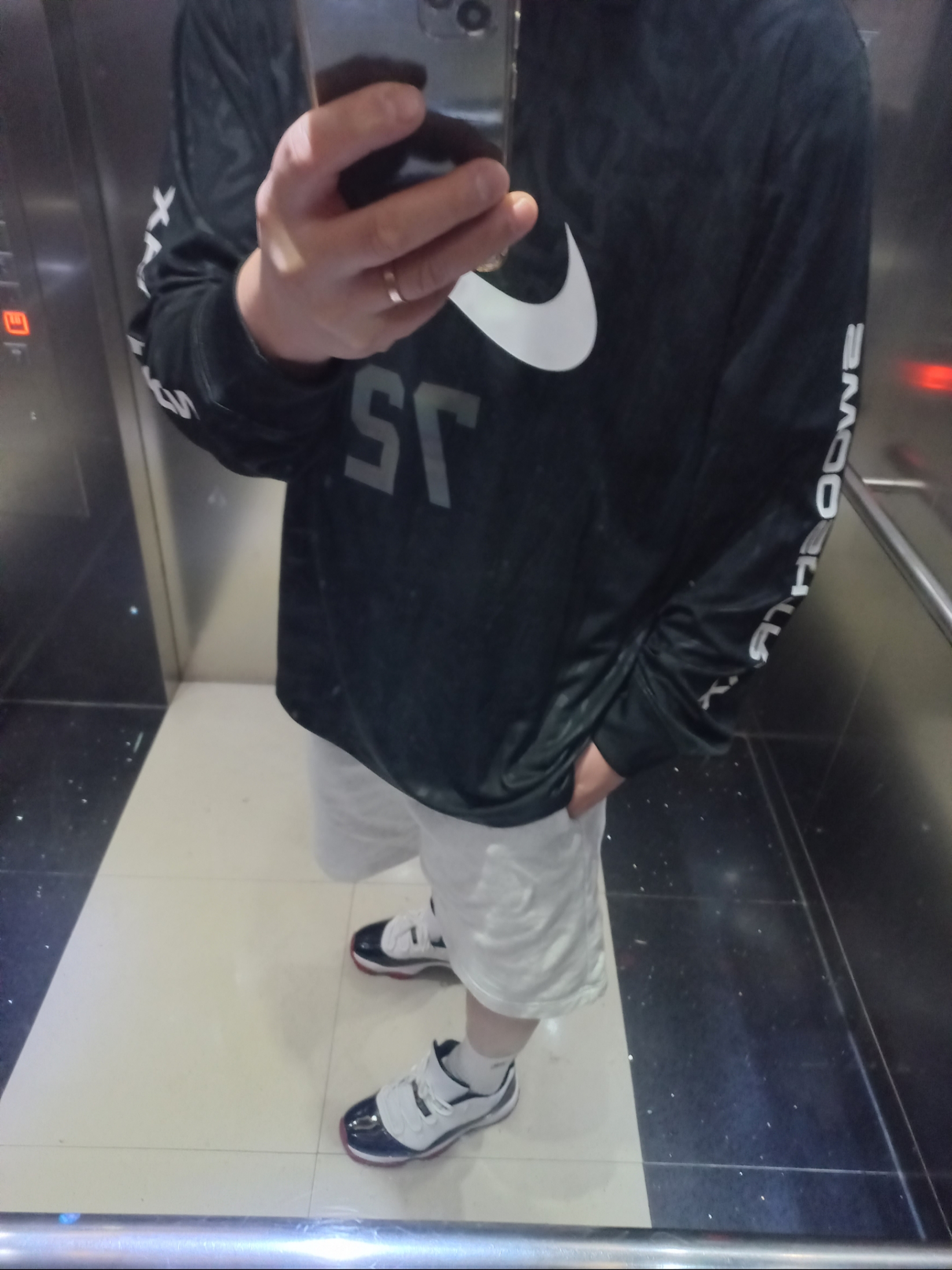 Nike NSW Long Sleeve Top Black - Asia, Jordan 11 Retro Low Concord Bred 착용 스타일
