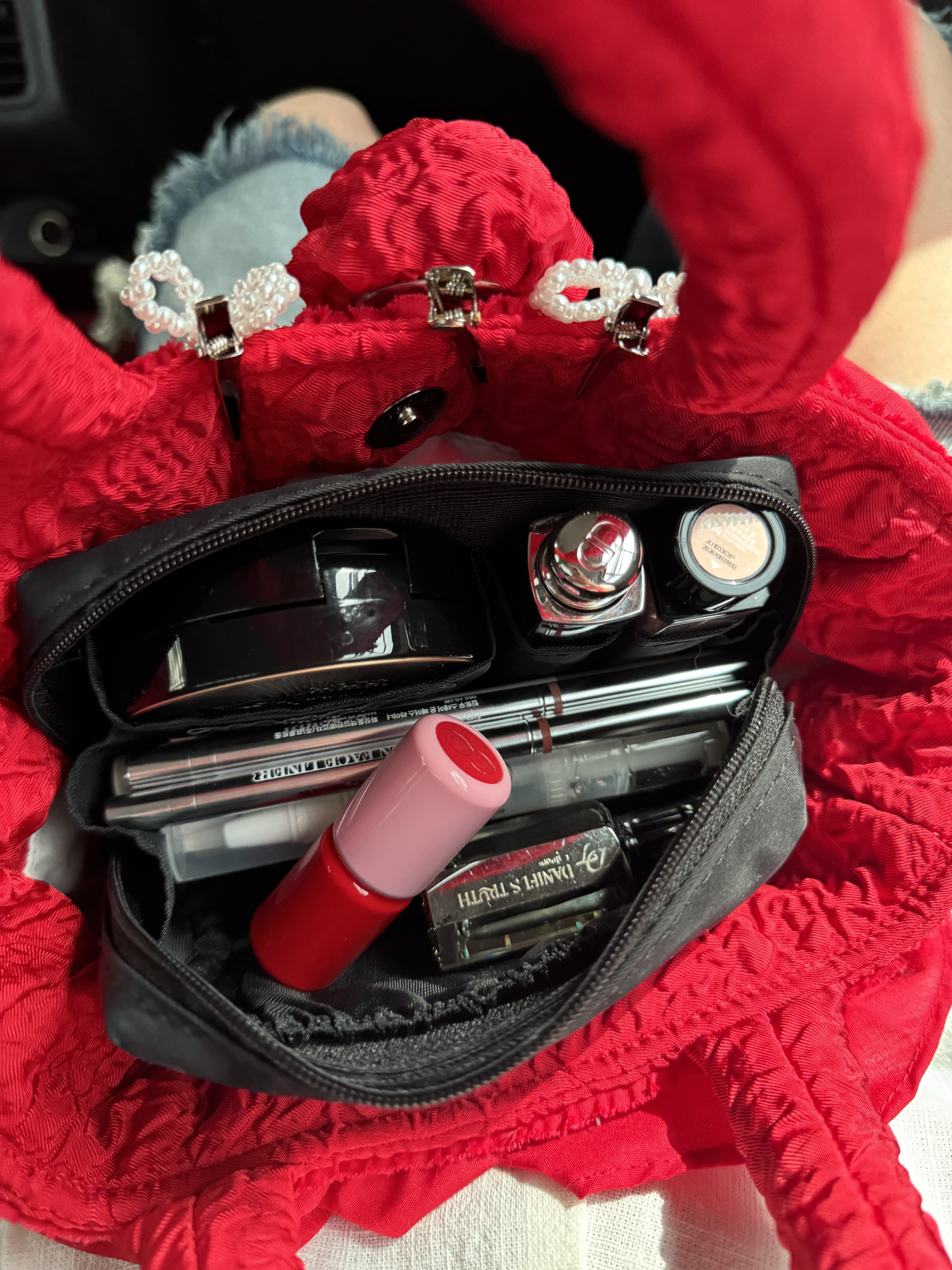 Gentle Monster x D'heygere Pierced 02 Silver, Dior Rouge Blush 212 Tutu 착용 스타일 - 3
