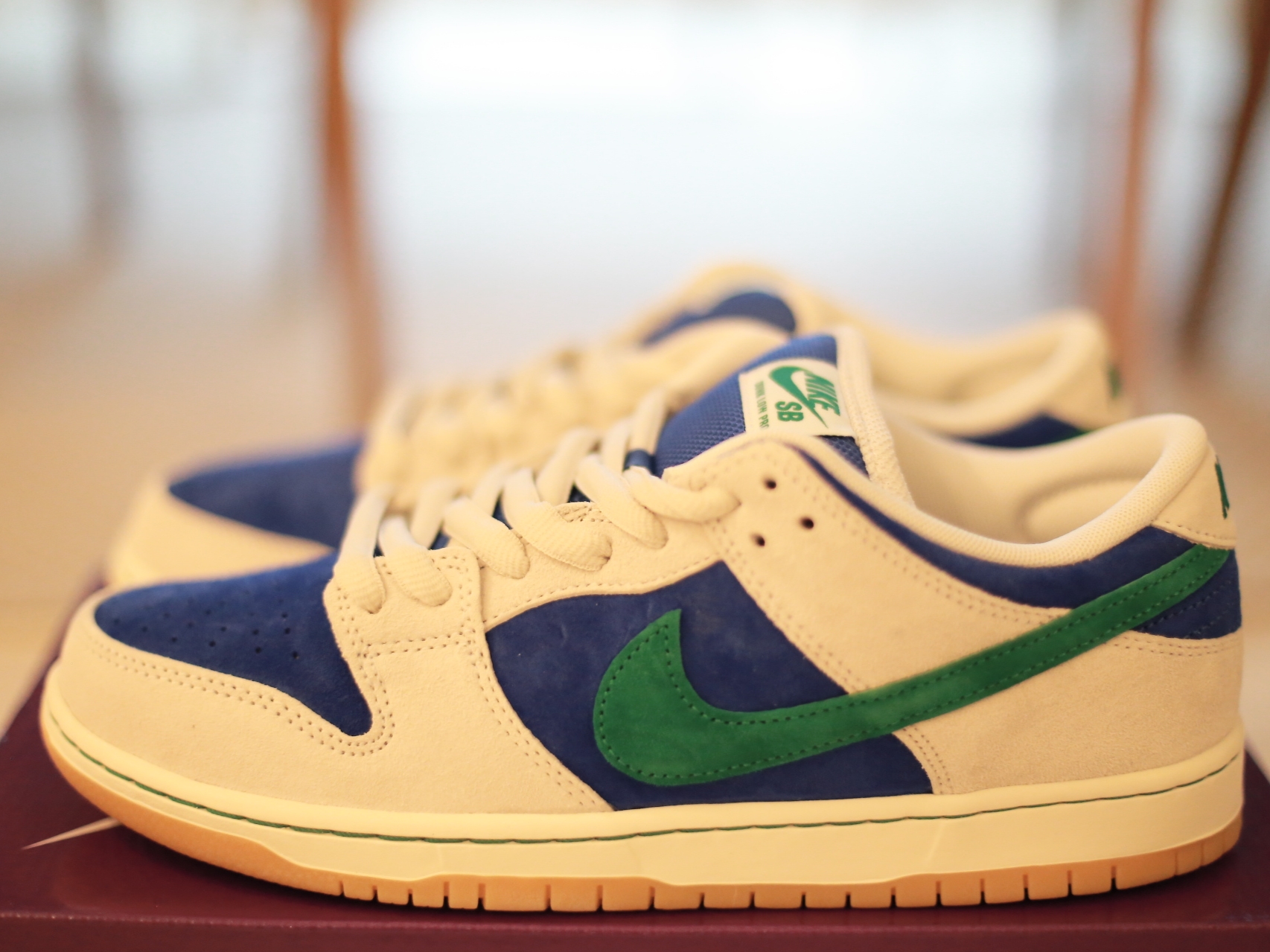 Nike SB Dunk Low Pro Phantom and Hyper Royal 착용 스타일 - 1