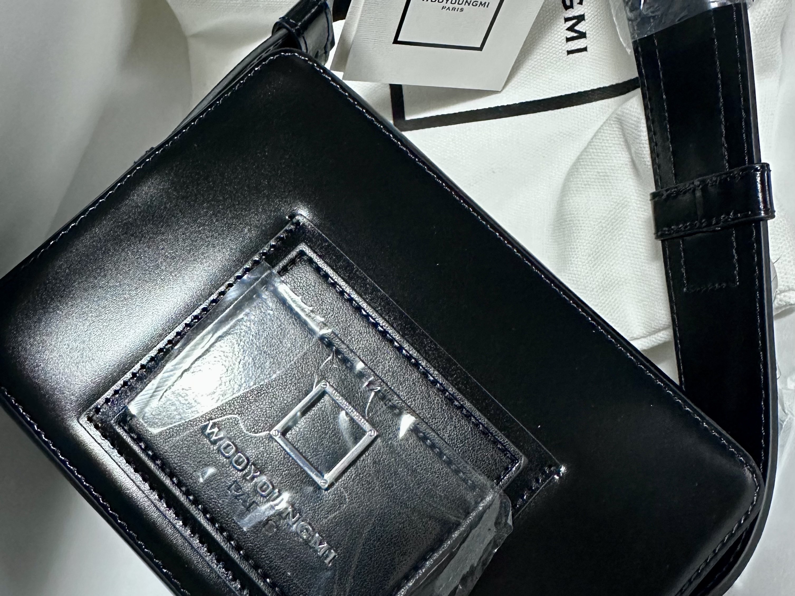Wooyoungmi Square Mini Bag Black 착용 스타일 - 2
