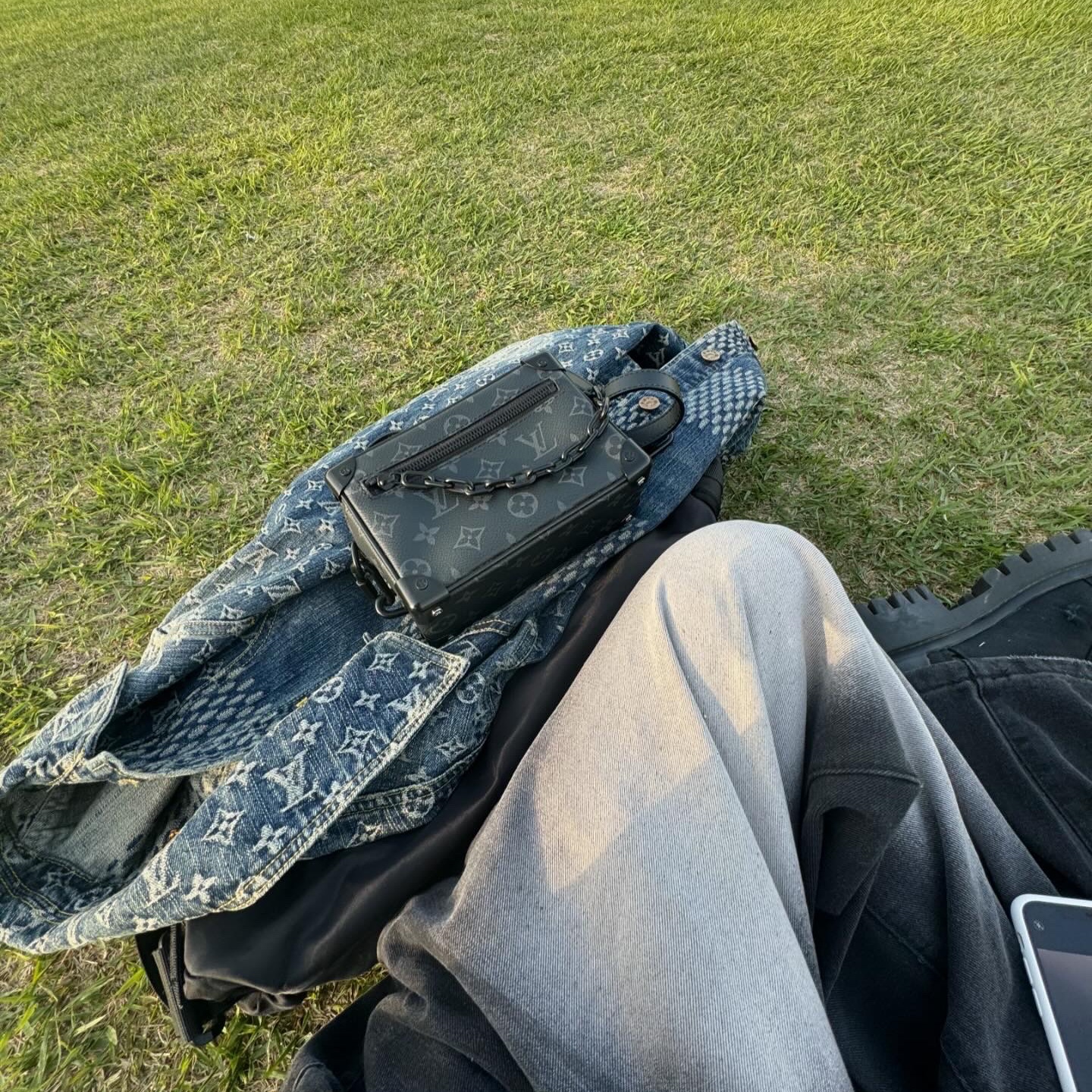 Balenciaga Combat Strike 20mm Boots Black, Louis Vuitton x Nigo Giant Damier Waves Monogram Denim Jacket Indigo 착용 스타일