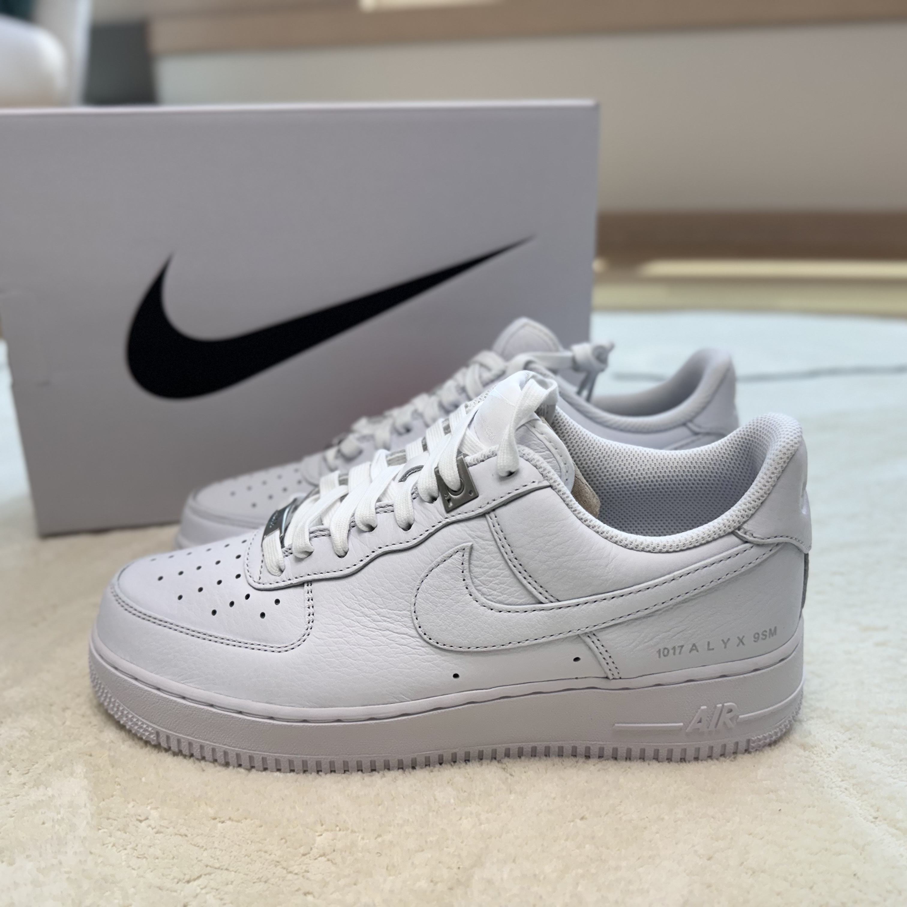 Nike x 1017 Alyx 9SM Air Force 1 Low SP White 착용 스타일 - 1
