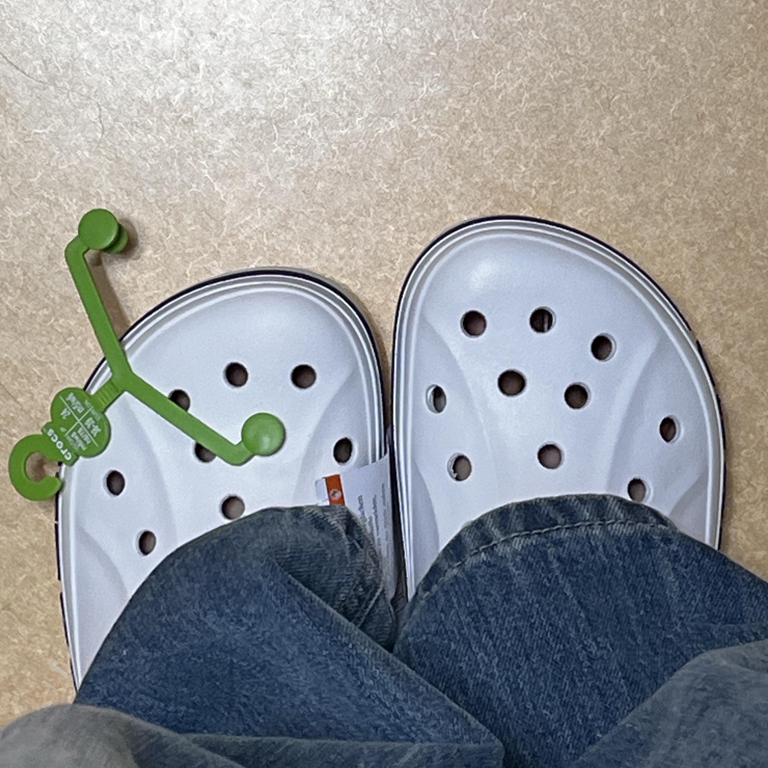 Crocs Bayaband Clog White Navy 착용 스타일