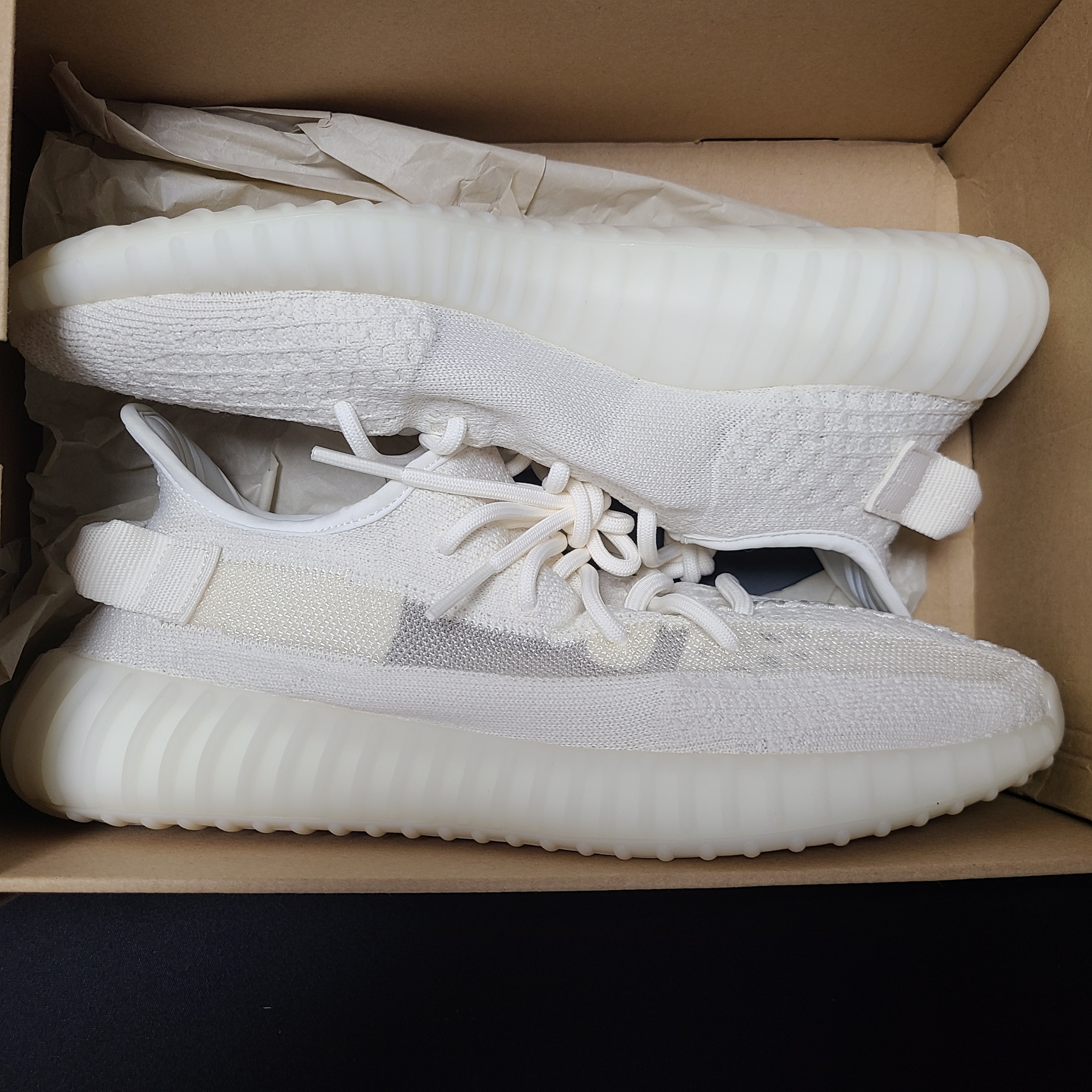 Adidas Yeezy Boost 350 V2 Bone 착용 스타일 - 7