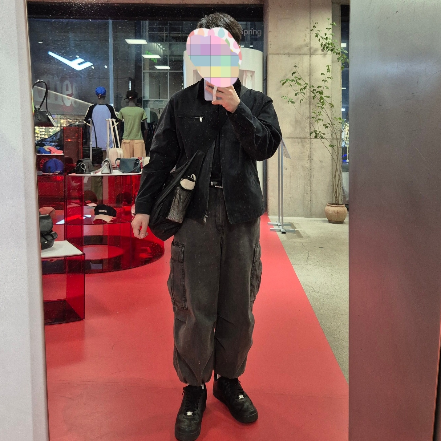 Nike Air Force 1 '07 Low Triple Black 착용 스타일