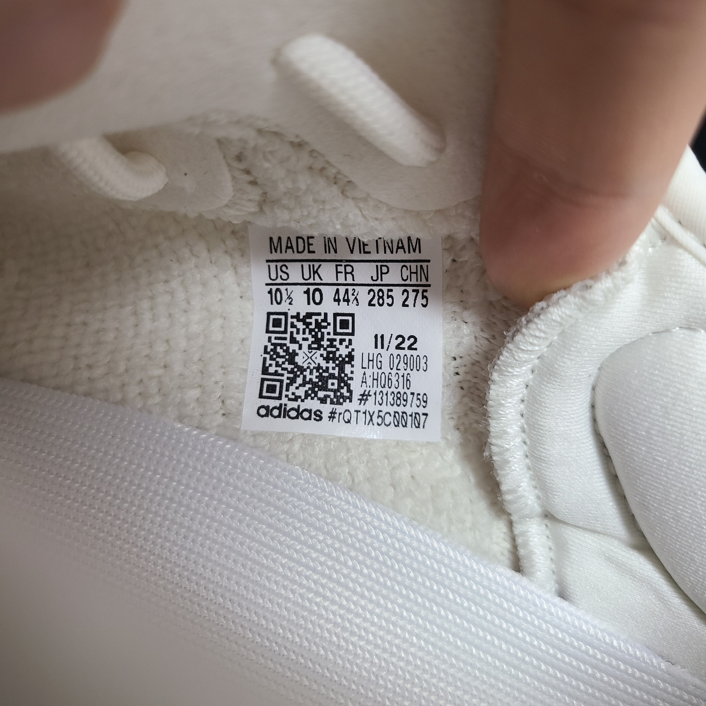 Adidas Yeezy Boost 350 V2 Bone 착용 스타일 - 6