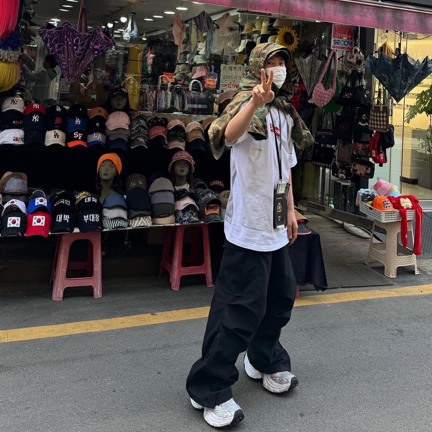 Supreme x MM6 Maison Margiela Box Logo T-Shirt White - 24SS, Balenciaga 10XL Sneakers White Black Grey 착용 스타일