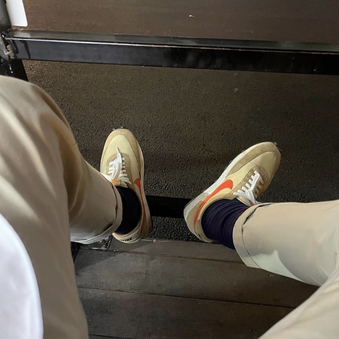 Nike Daybreak SP Vegas Gold College Orange 착용 스타일