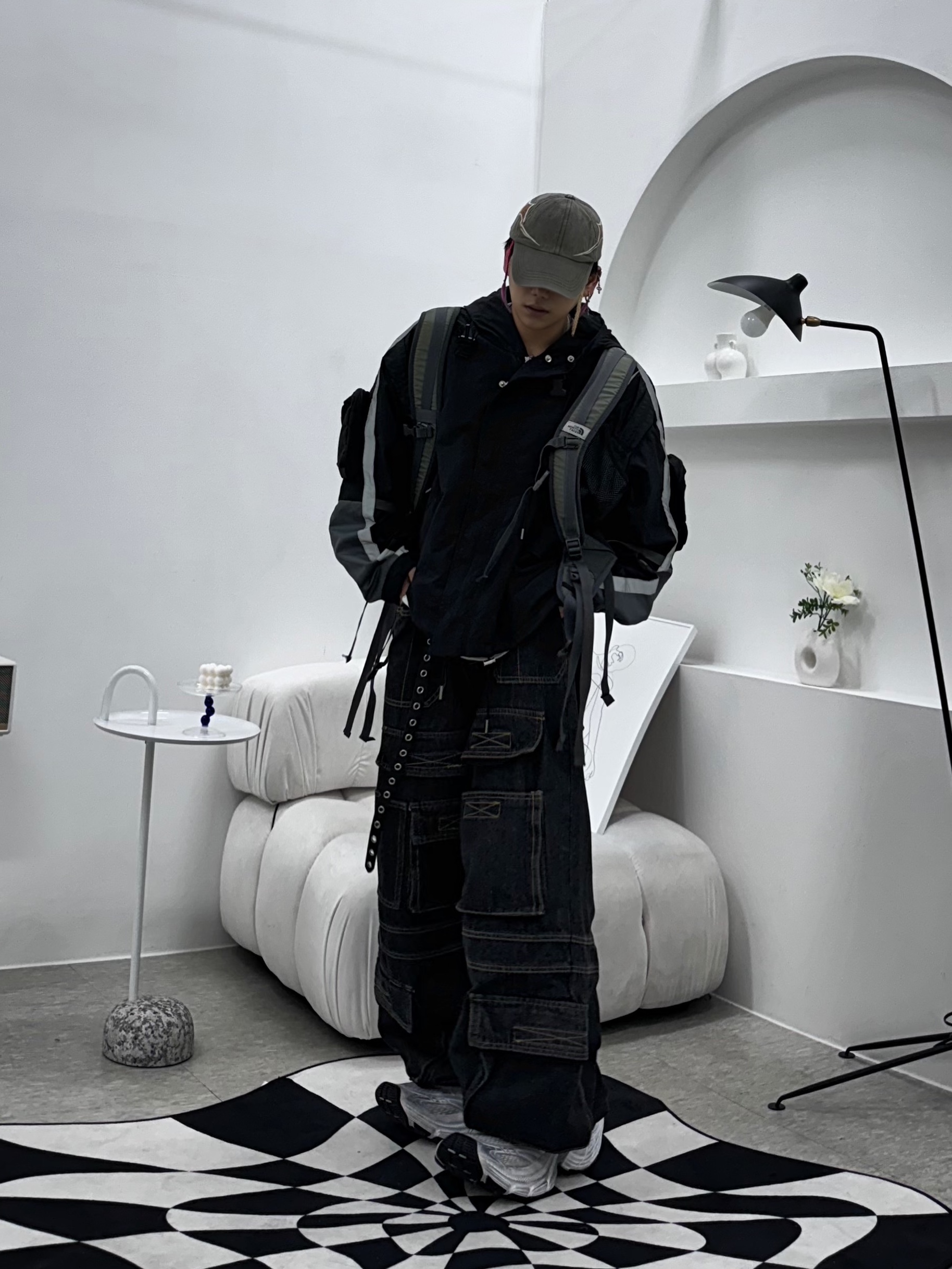 Balenciaga 10XL Sneakers White Black Grey, Thug Club x MCM Tribal Leather Cap Black 착용 스타일 - 4