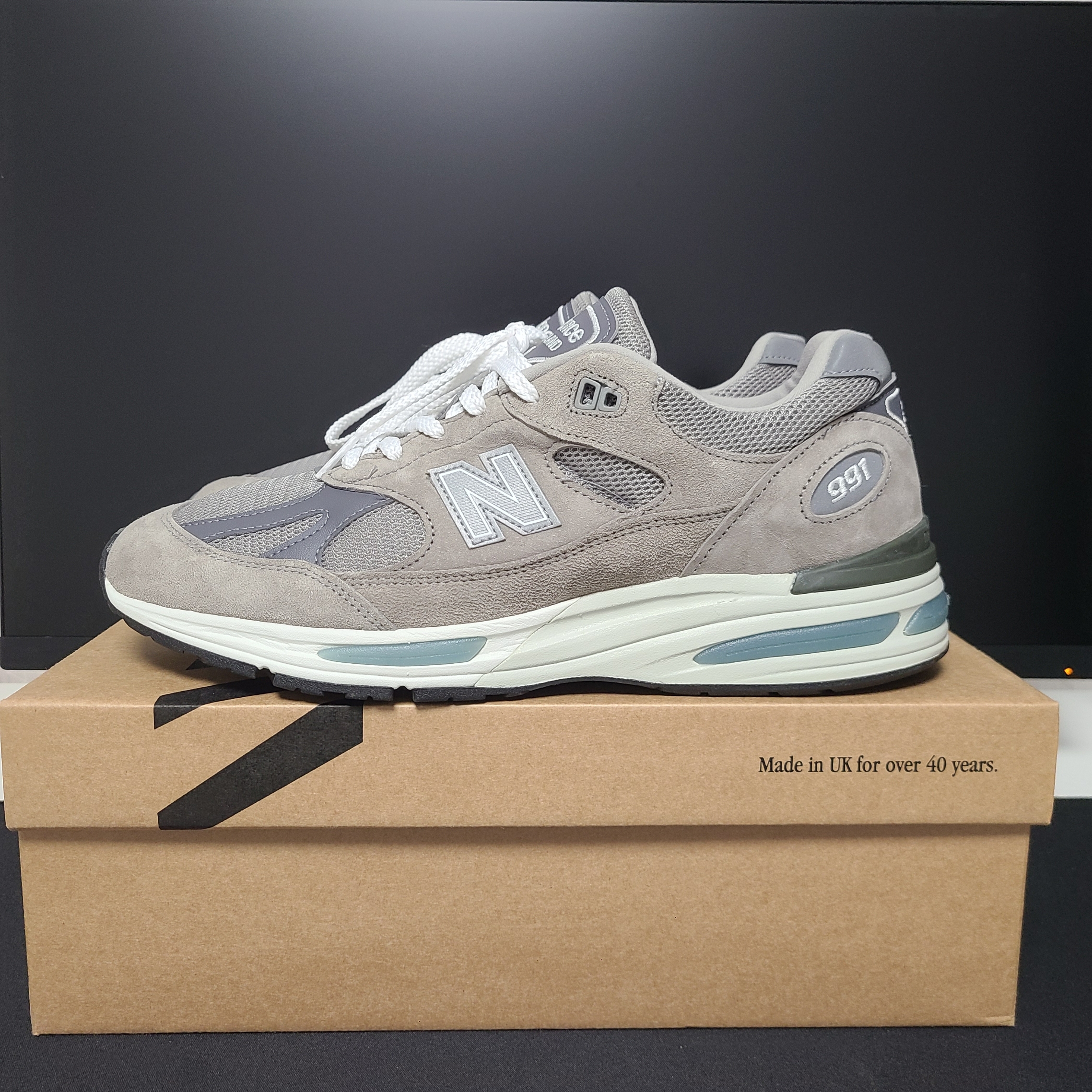 New Balance 991v2 Made in UK Rock Ridge Alloy Silver 착용 스타일 - 2