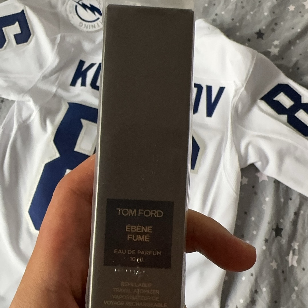 Tom Ford Ebene Fume Eau De Parfum 100ml, Tom Ford Ebene Fume Eau De Parfum 50ml 착용 스타일 - 2
