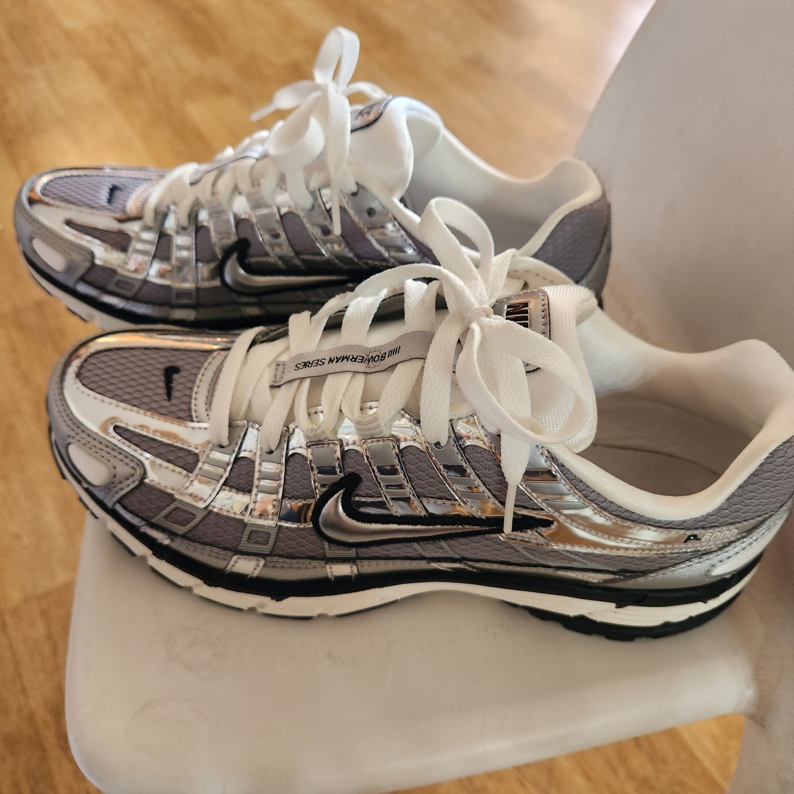 Nike P-6000 Metallic Silver 착용 스타일 - 1