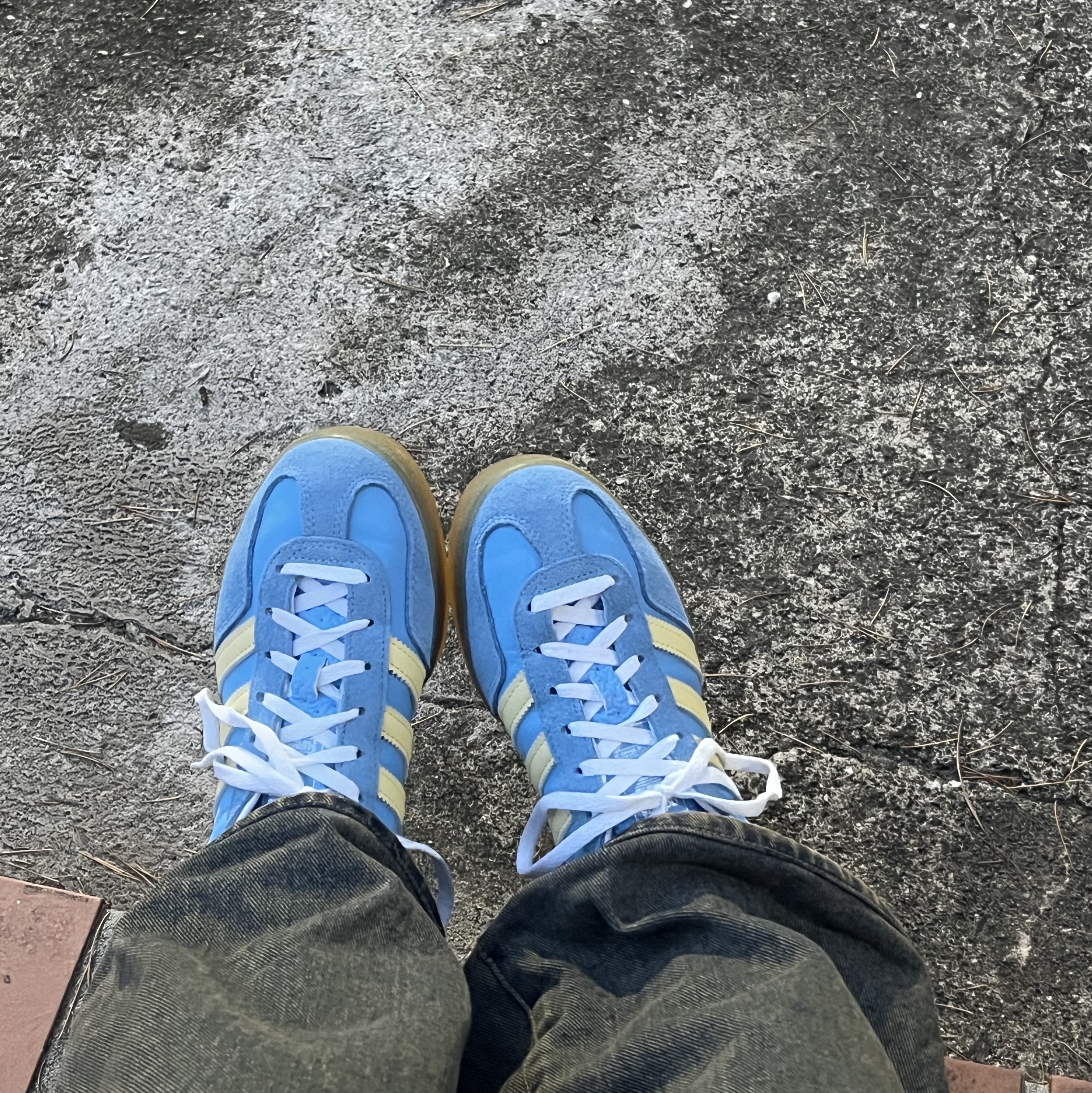 (W) Adidas Gazelle Indoor Semi Blue Burst Almost Yellow 착용 스타일
