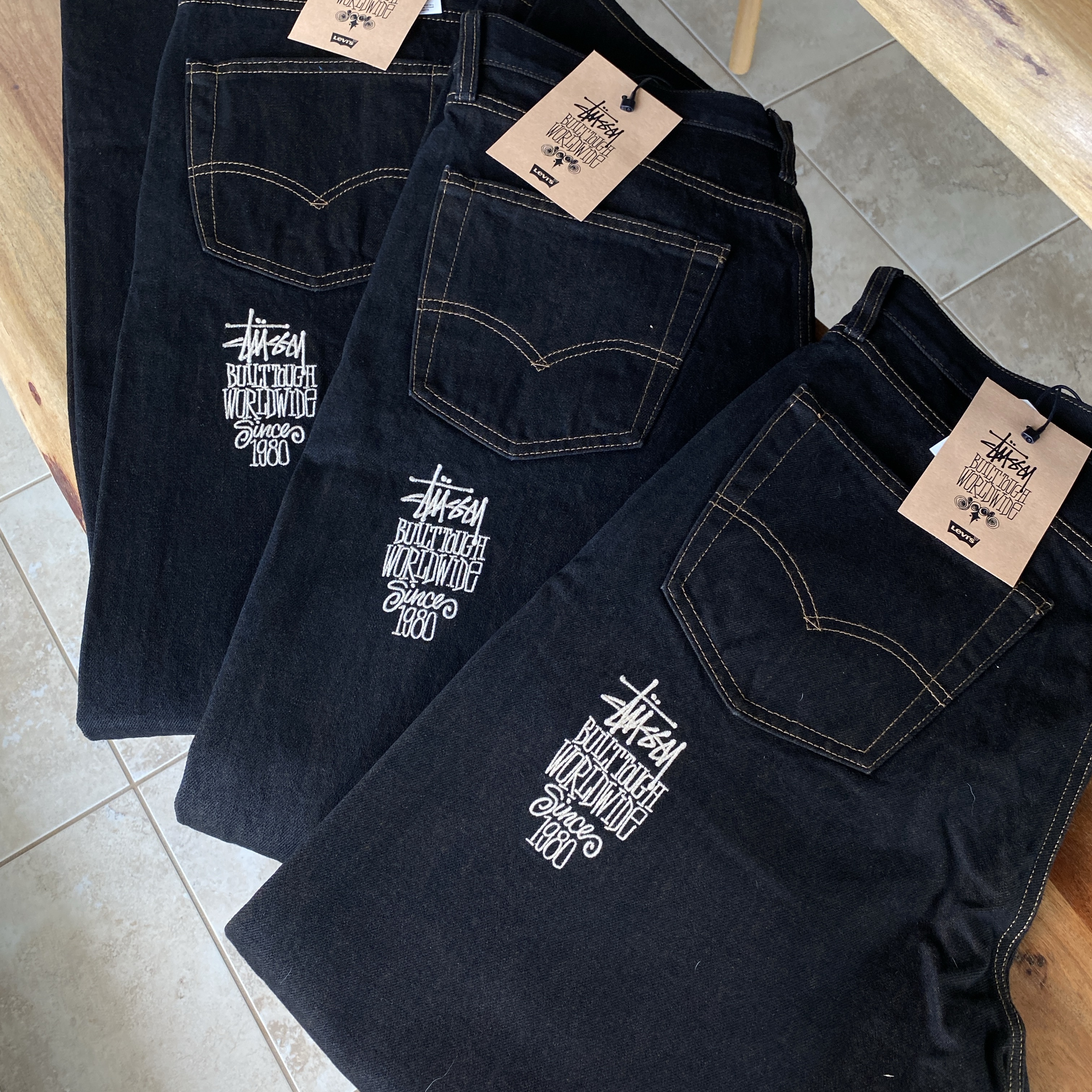 Stussy x Levi's Crispy Rinse 568 Jean Black 착용 스타일 - 5
