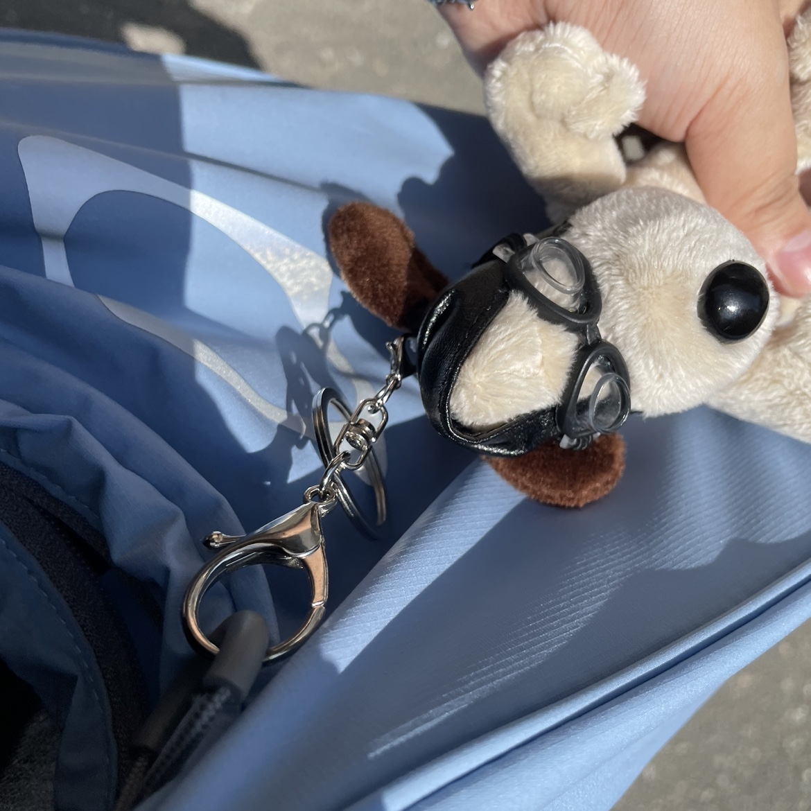 Mischief Rhombus Light Weight Cross Bag Greyish Blue - The Hyundai Seoul Exclusive 착용 스타일
