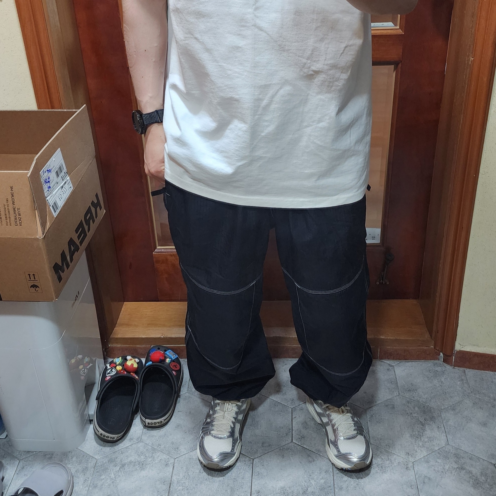 Supreme x Nike Ripstop Track Pants Black - 24SS, Stussy Suits T-Shirt White 착용 스타일 - 2