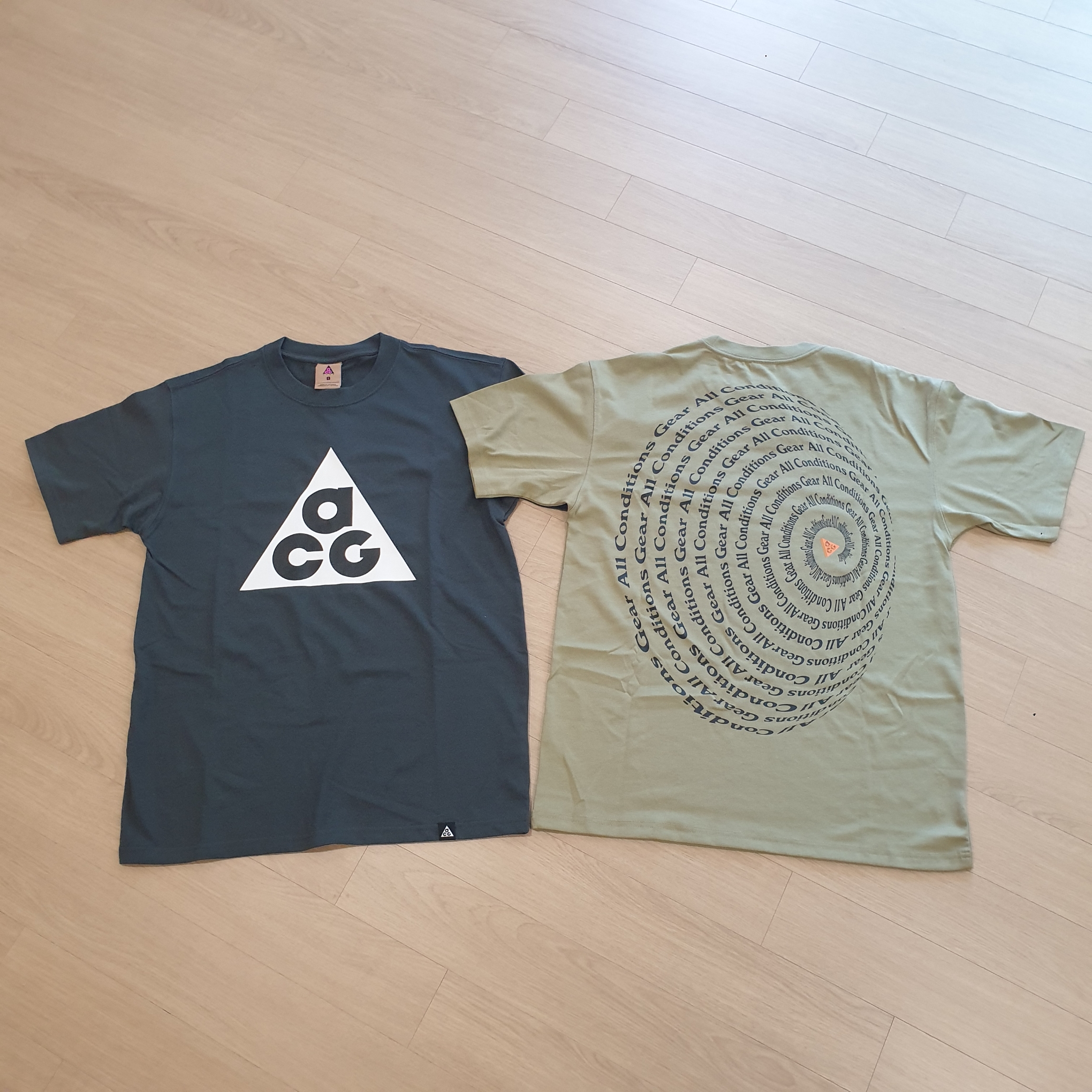 Nike ACG Vortex T-Shirt Neutral Olive - US/EU, Nike ACG Short Sleeve T-Shirt Dark Smoke Grey - US/EU 착용 스타일