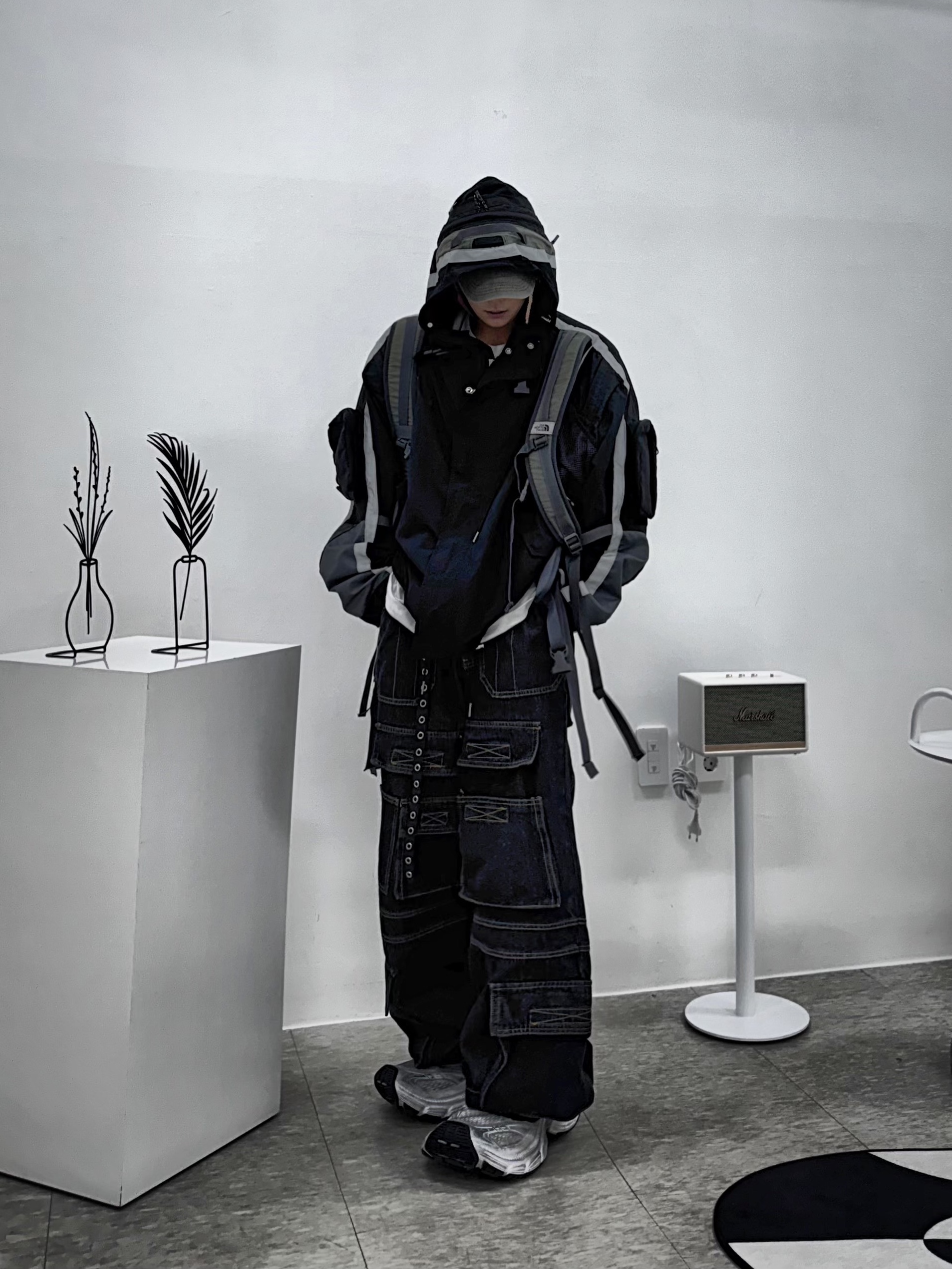 Balenciaga 10XL Sneakers White Black Grey, Thug Club x MCM Tribal Leather Cap Black 착용 스타일 - 3