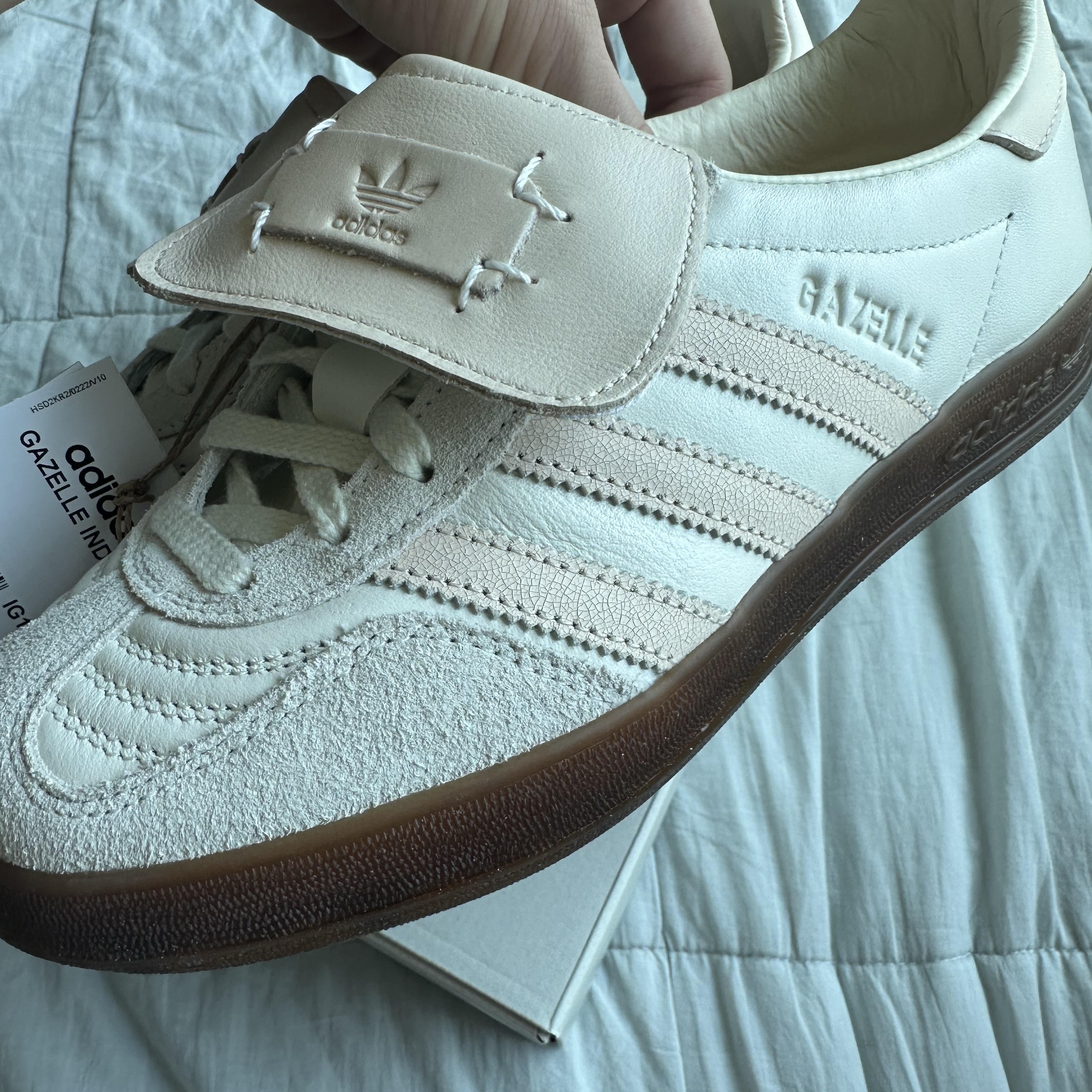 Adidas x Foot Industry Gazelle Indoor Off White Sand Strata 착용 스타일 - 2