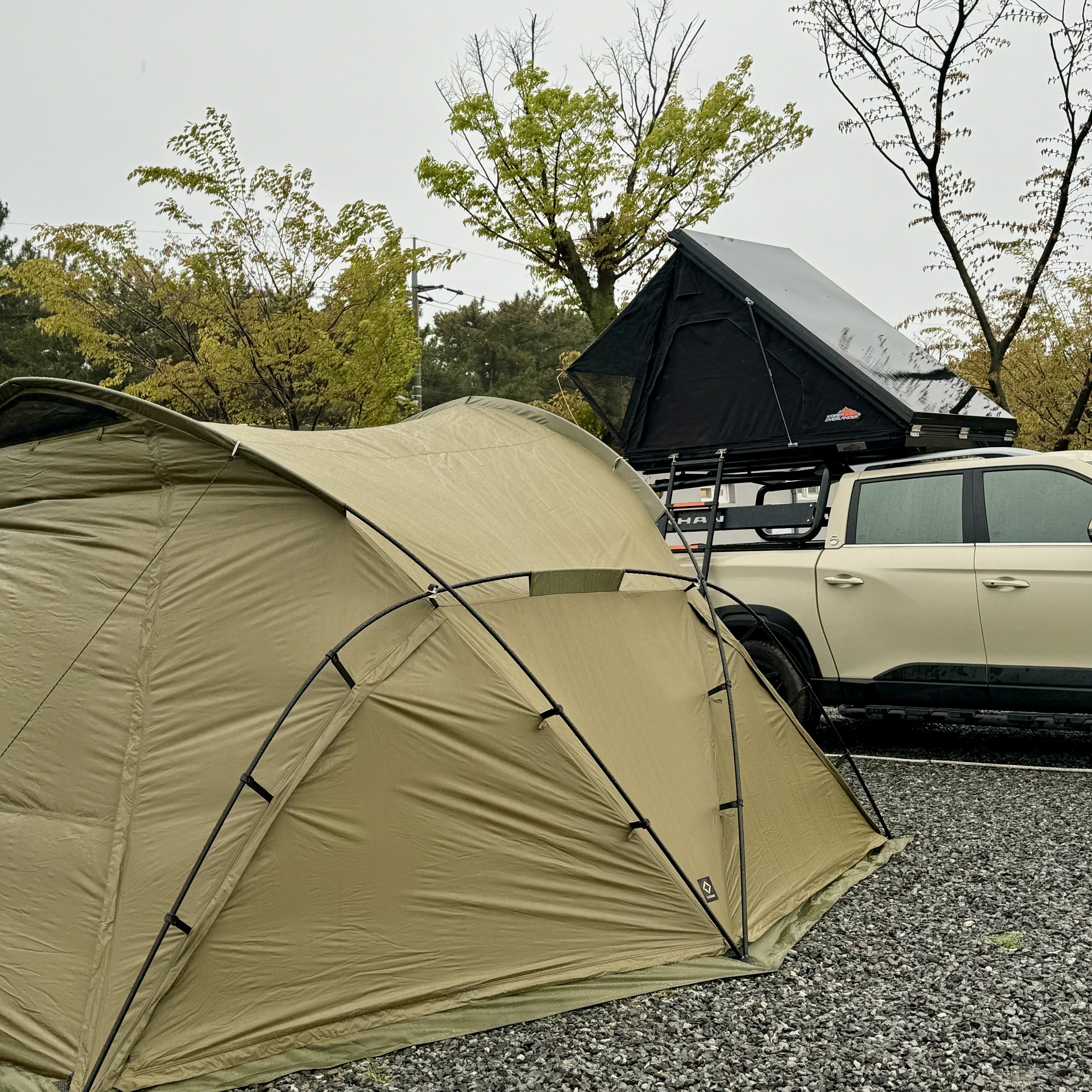 Helinox Tactical V-Tarp 4.0 R1 Coyote Tan, Helinox Tactical Table M Military Olive 착용 스타일 - 1