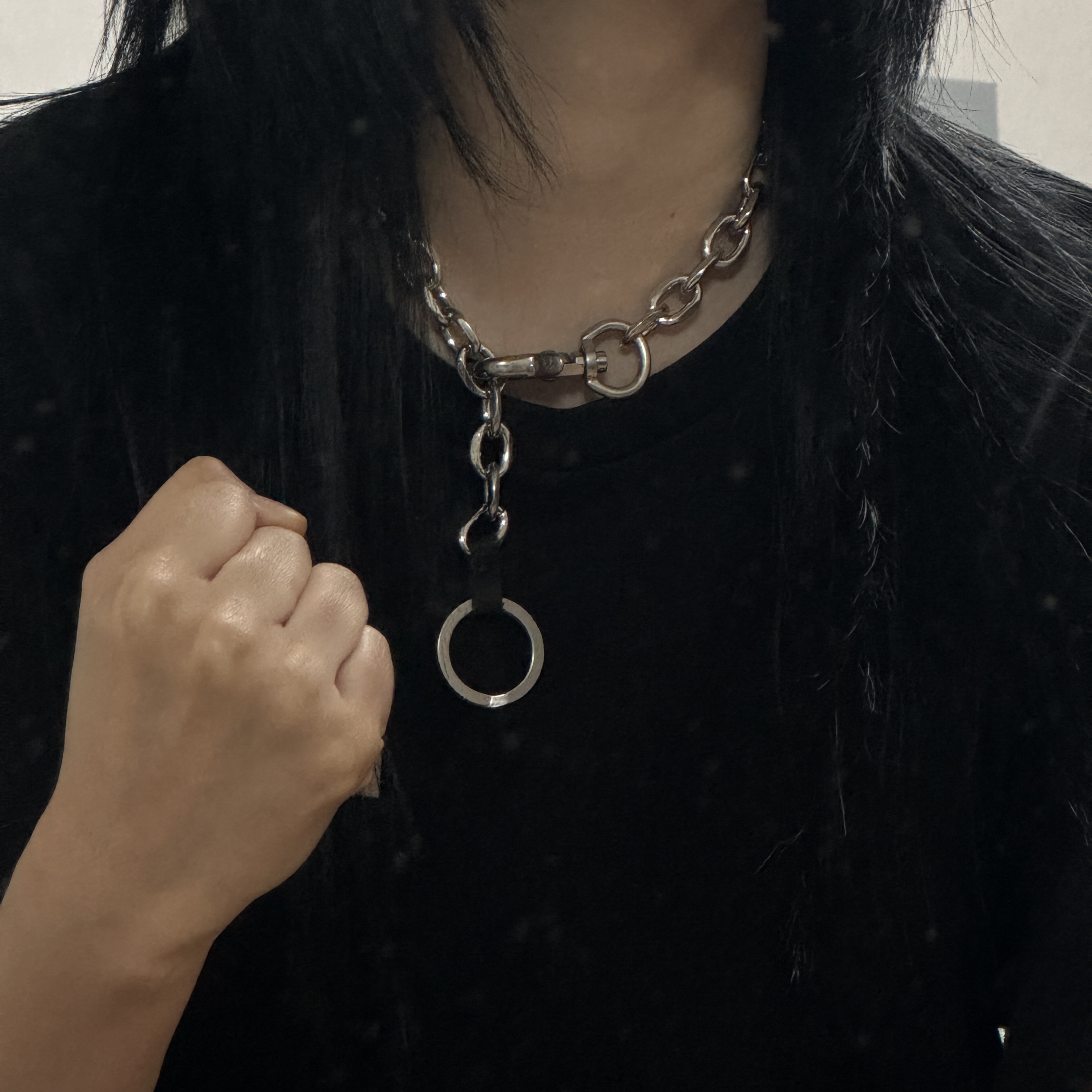 Our Legacy Ladon Brass Keychain Matte Nickel 착용 스타일