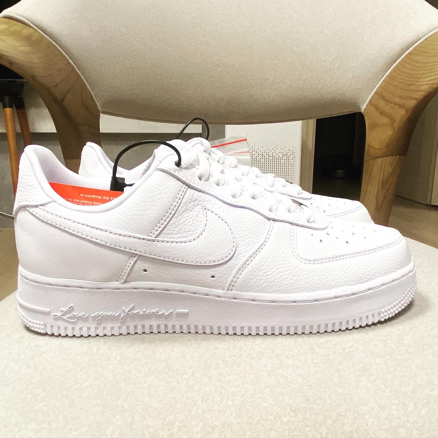 Nike x Drake Nocta Air Force 1 Low SP Certified Lover Boy White 착용 스타일 - 3